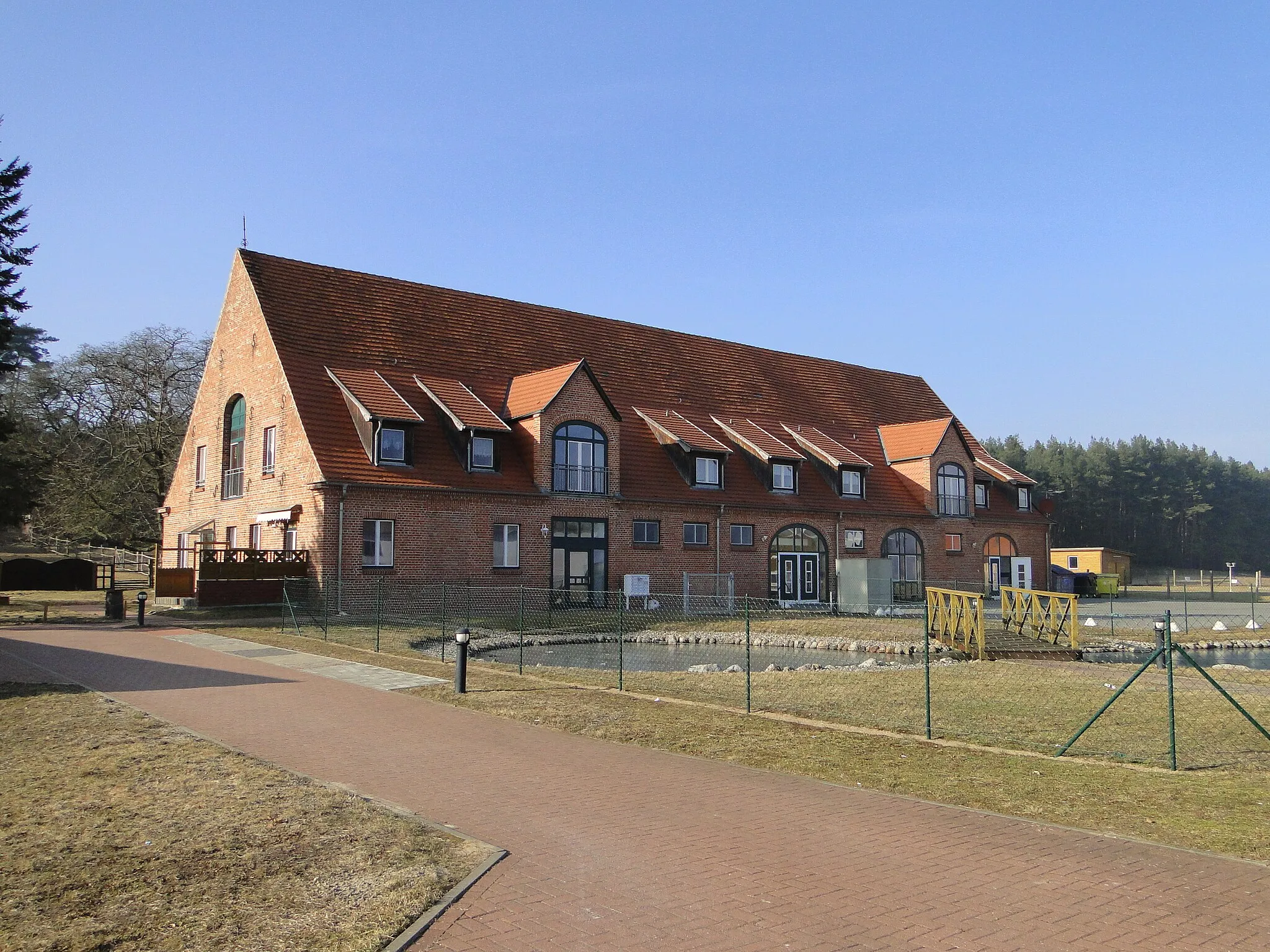 Photo showing: Horse stable at manor in Bossow, district Güstrow, Mecklenburg-Vorpommern, Germany