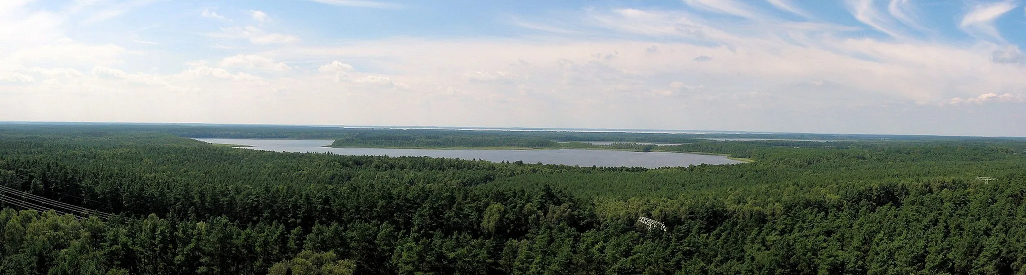 Photo showing: View from the view- and observation tower at hill Käflingsberg in Müritz National Park in Germany to the lakes Priesterbäker See, Hofsee, Specker See and Müritz