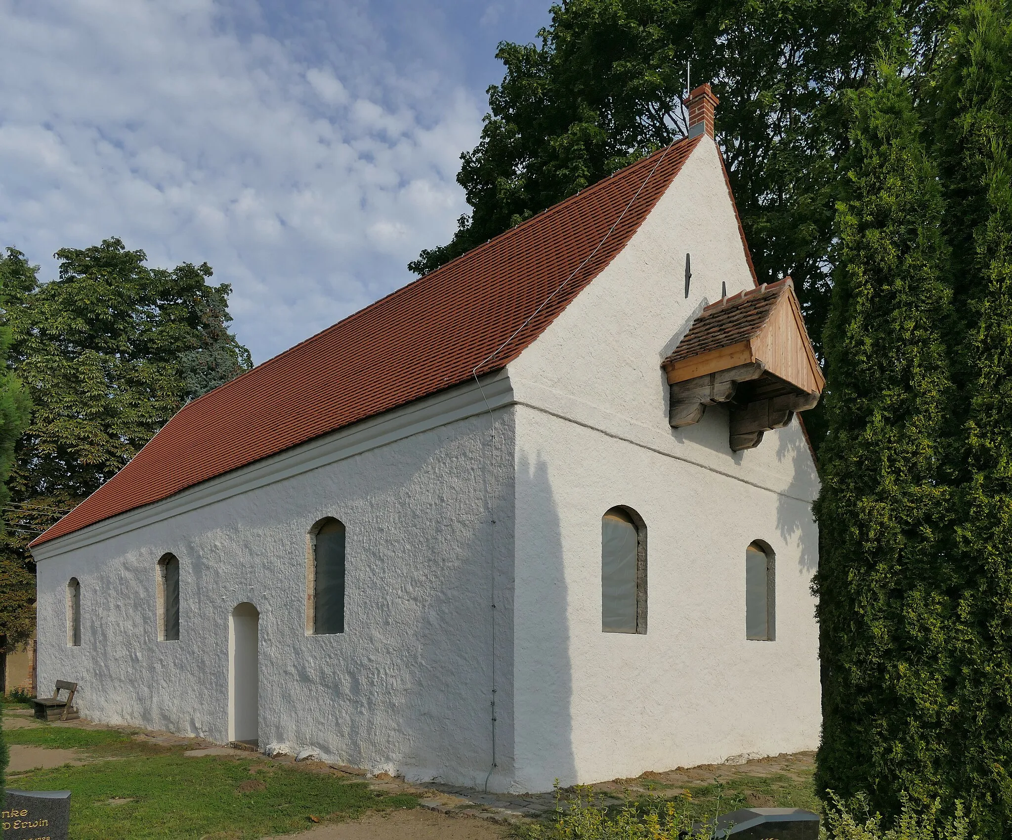 Photo showing: Kirche in Pelsin, Südseite und Ostgiebel