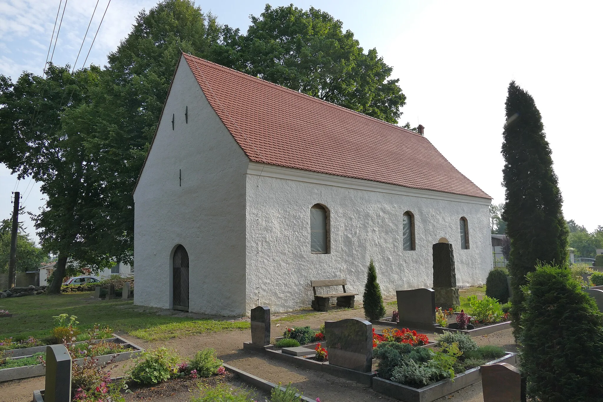 Photo showing: Kirche in Pelsin, Westgiebel und Südseite