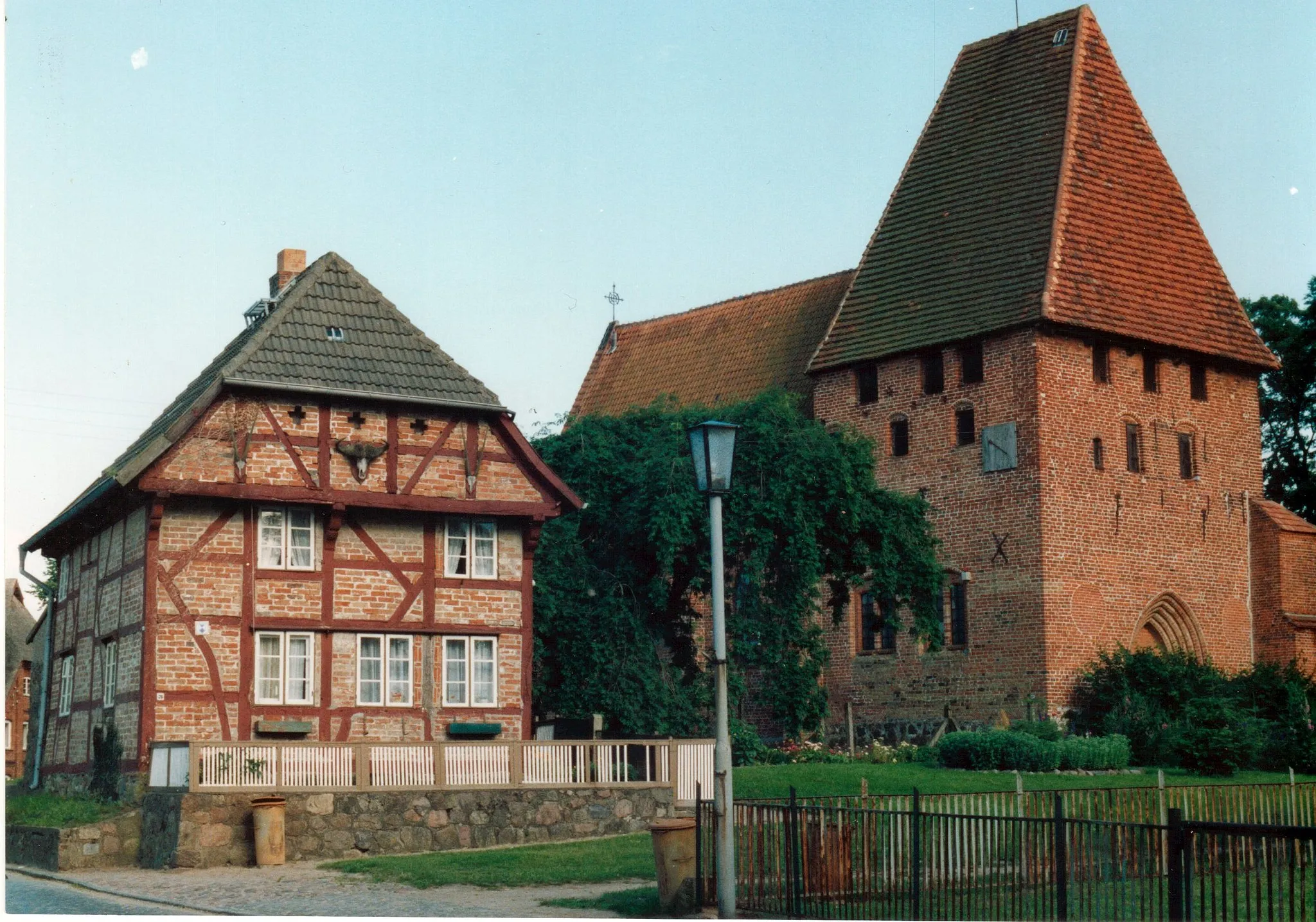 Photo showing: Herrnburger Dorfkirche mit Zollhaus
Sonstiges: alles ok