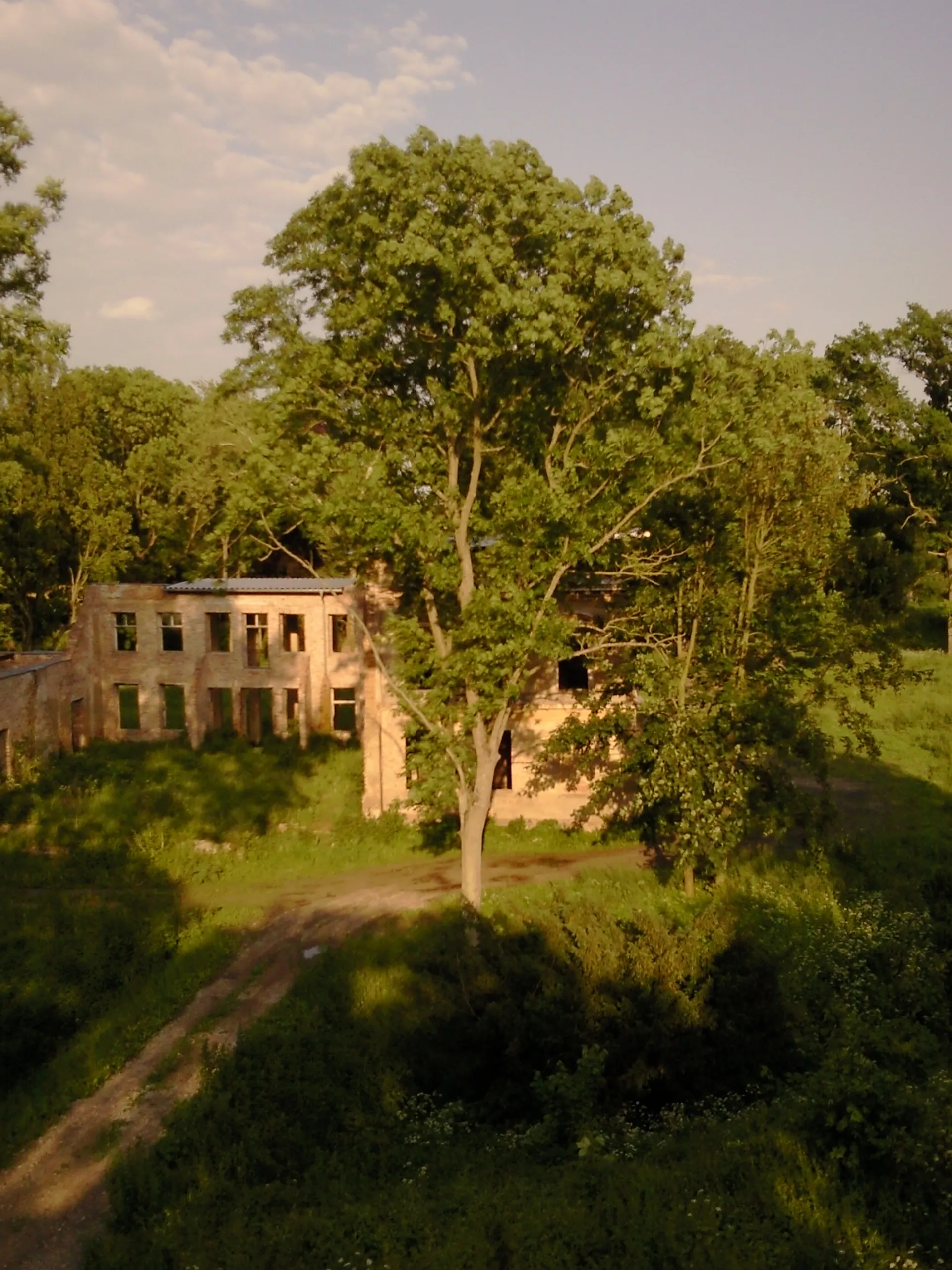 Photo showing: Haus Demmin, Rückseite von der Burgruine aus fotografiert
