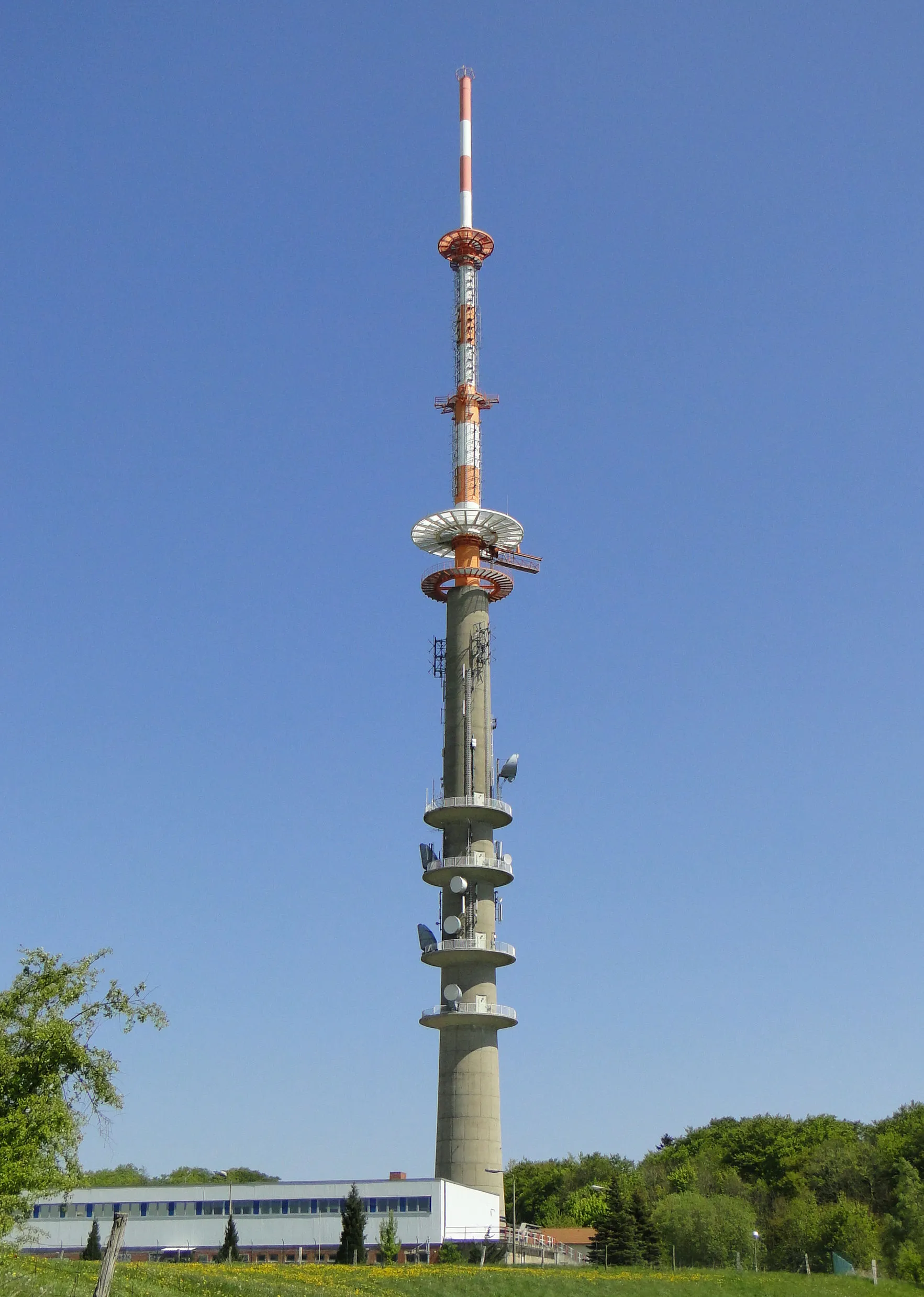 Photo showing: Helpterberg radio tower near Woldegk, district Mecklenburg-Strelitz, Mecklenburg-Vorpommern, Germany