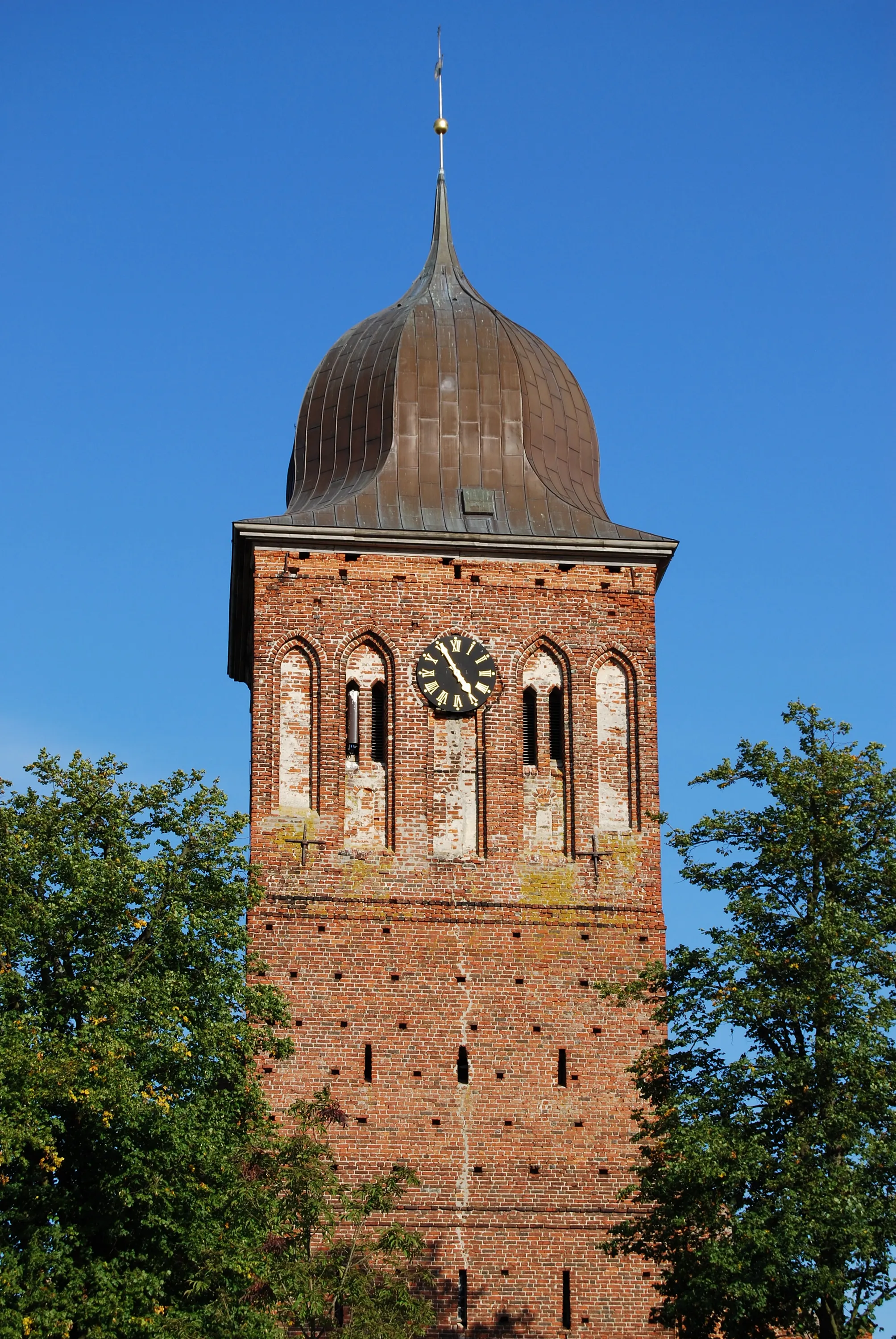 Photo showing: The tower of the Protestant church St. Jacob of Gingst, Rügen, Mecklenburg-Vorpommern.