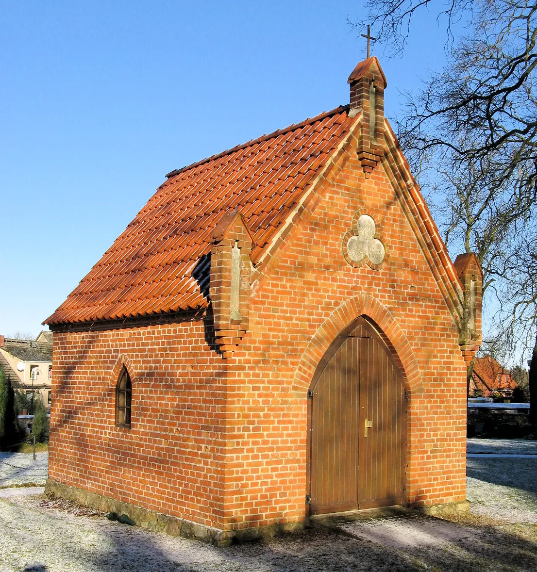 Photo showing: Chapel near the Church in Perlin, Mecklenburg-Vorpommern, Germany