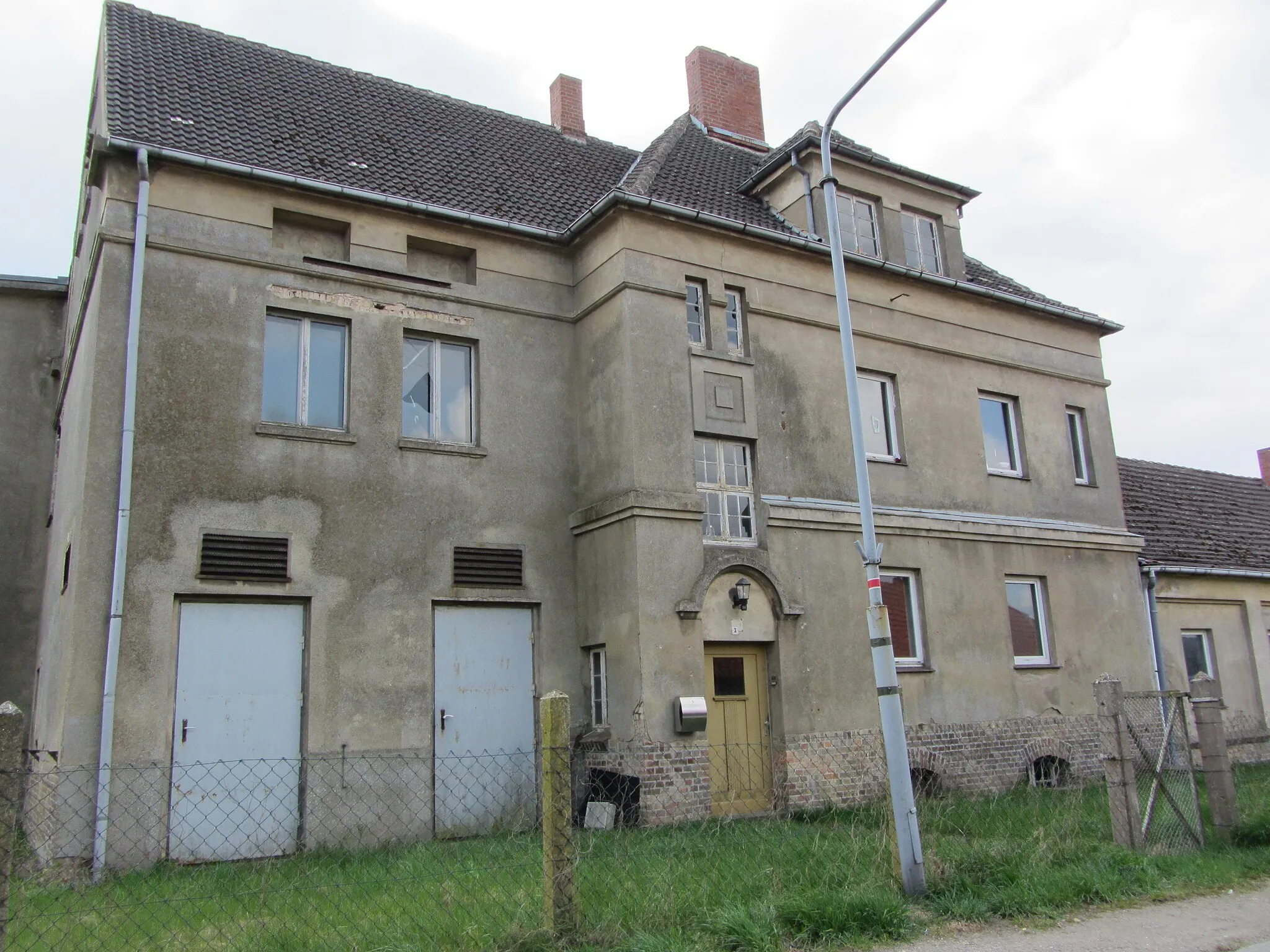 Photo showing: Abandoned building in Rastow, district Ludwigslust-Parchim, Mecklenburg-Vorpommern, Germany