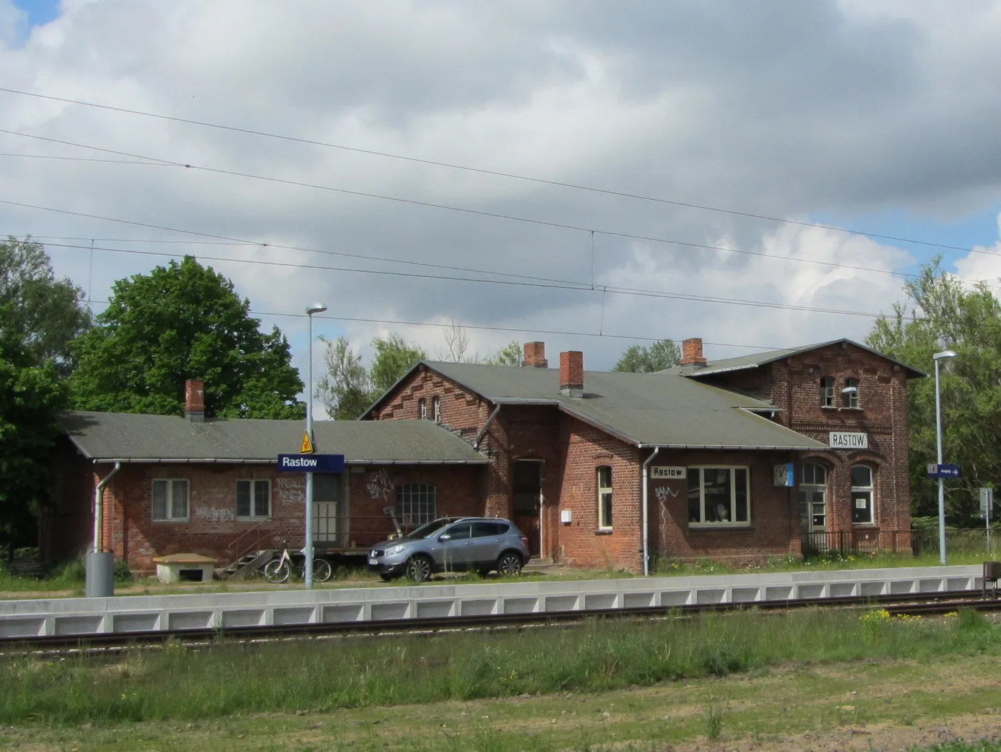 Photo showing: Train station in Rastow, district Ludwigslust-Parchim, Mecklenburg-Vorpommern, Germany