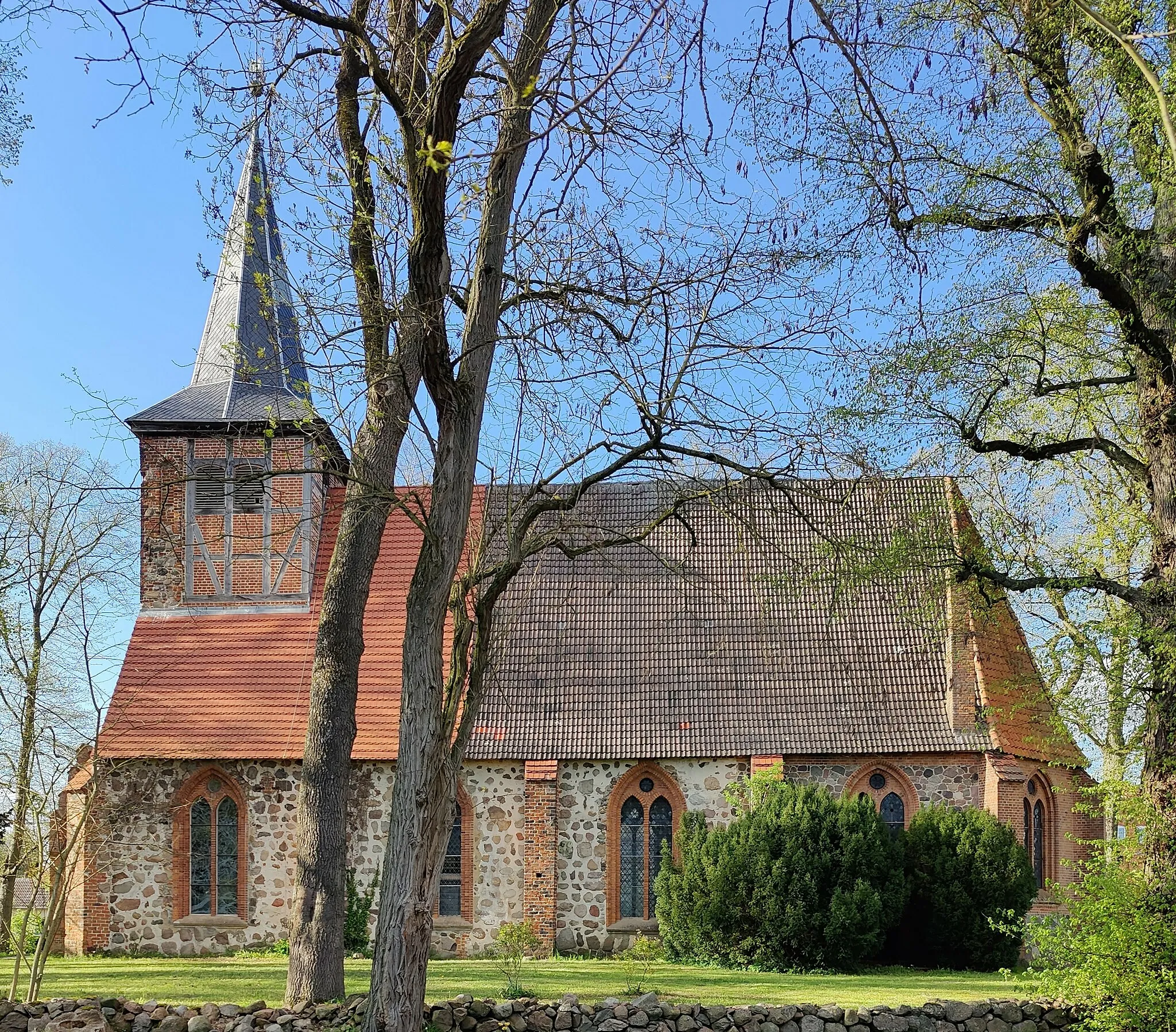 Photo showing: Evangelisch-lutherische Dorfkirche Warsow, Landkreis Ludwigslust-Parchim, Mecklenburg-Vorpomemrn, Deutschland