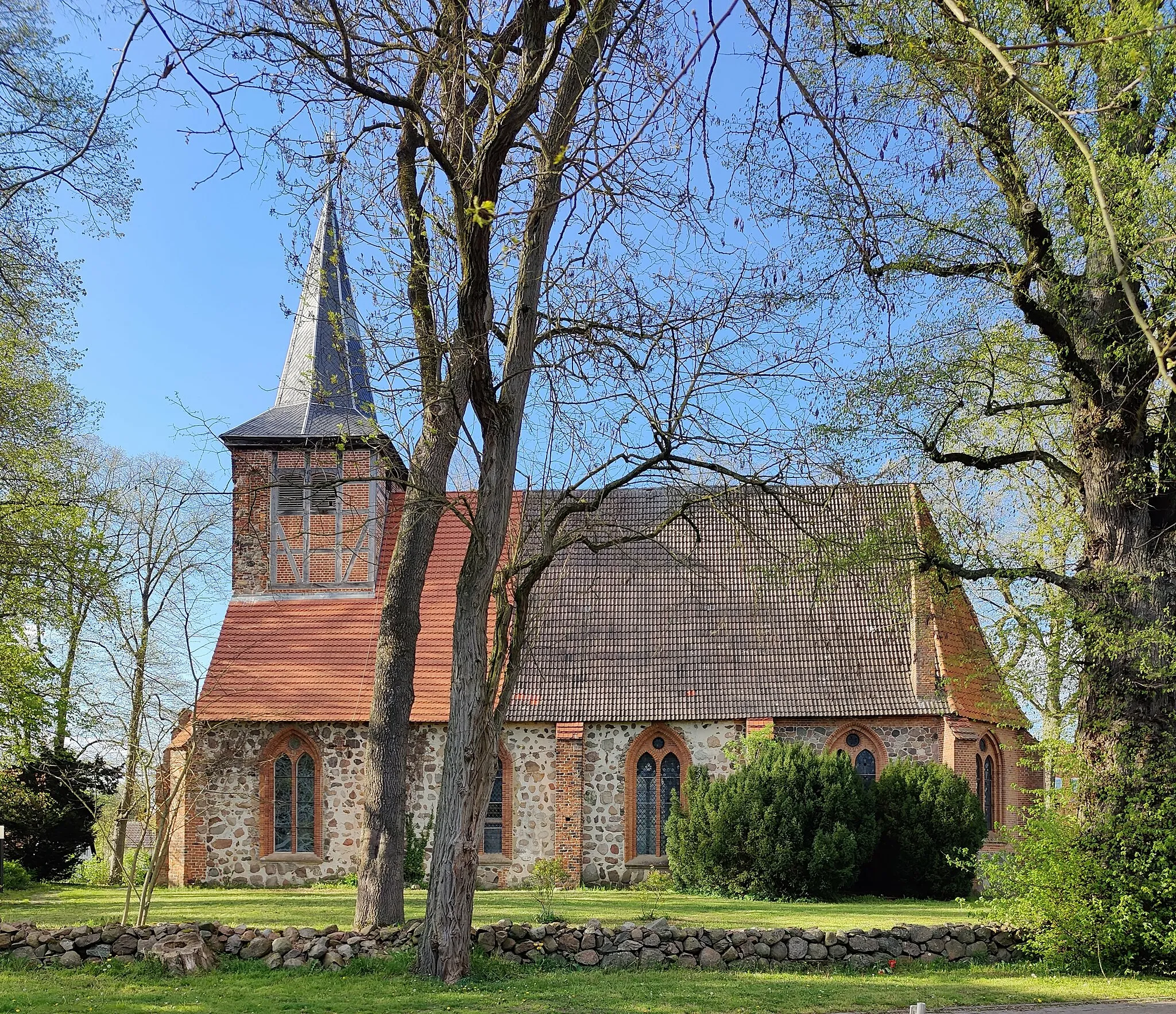 Photo showing: Evangelisch-lutherische Dorfkirche Warsow, Landkreis Ludwigslust-Parchim, Mecklenburg-Vorpomemrn, Deutschland