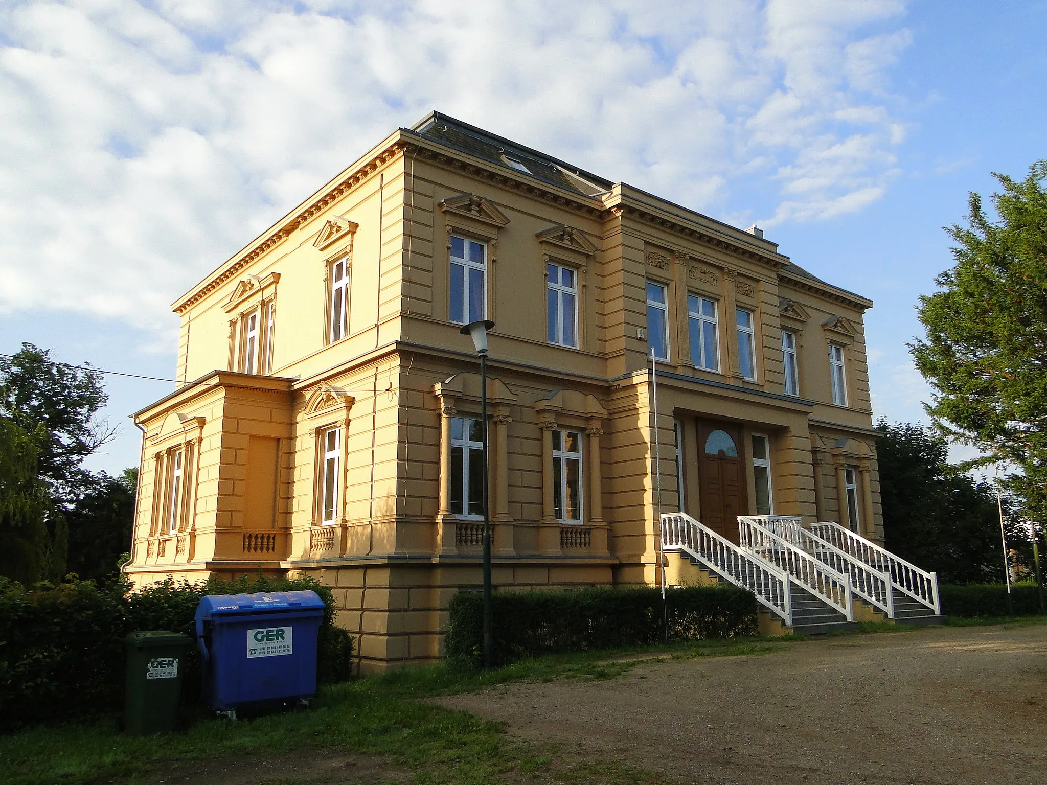 Photo showing: Manor house in Roggendorf, district Nordwestmecklenburg, Mecklenburg-Vorpommern, Germany