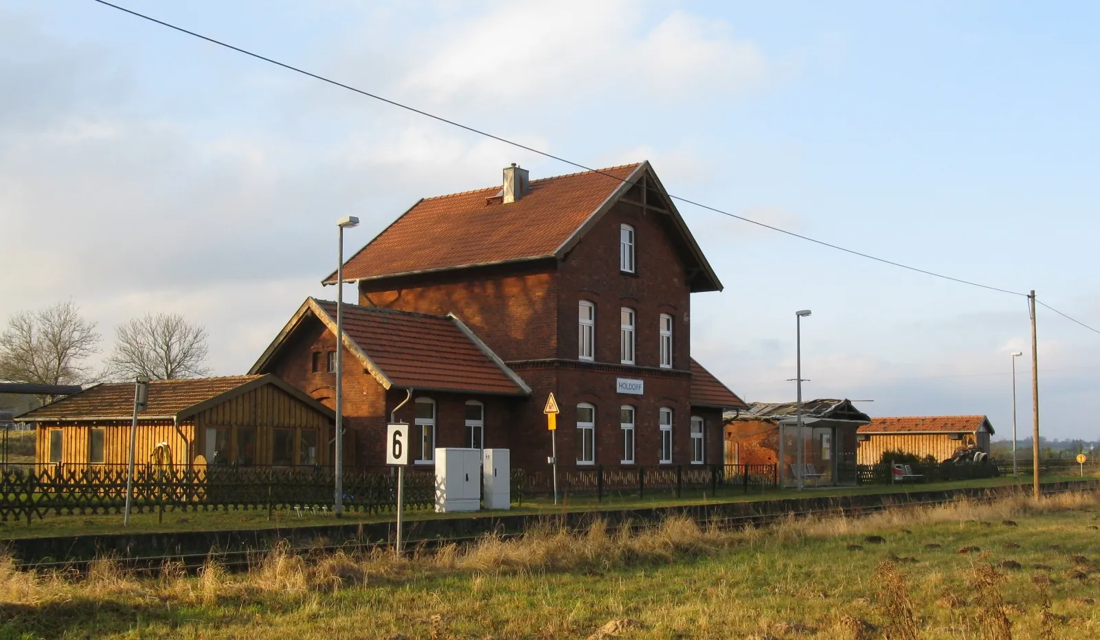 Photo showing: Holdorf train station, Mecklenburg-Vorpommern, Germany