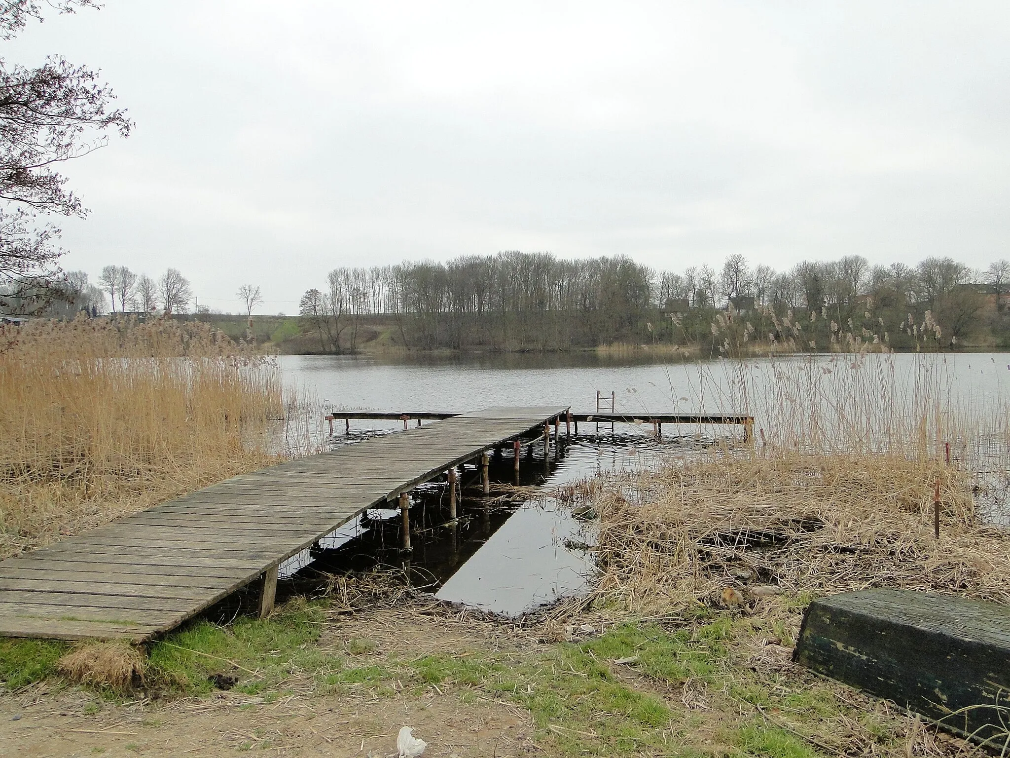 Photo showing: Lake Menzendorfer See in Menzendorf, district Nordwestmecklenburg, Mecklenburg-Vorpommern, Germany