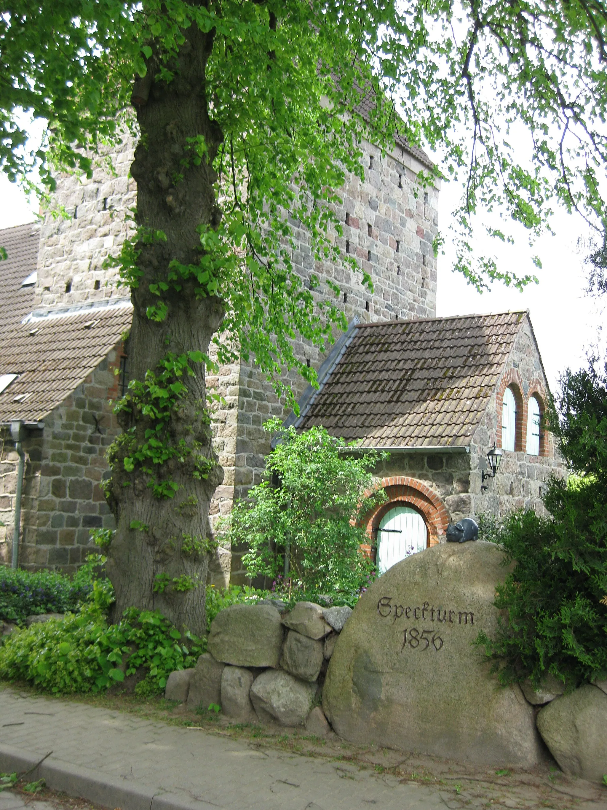 Photo showing: The „Speckturm“ built 1856 in Rankendorf, municipality of Roggenstorf, Nordwestmecklenburg