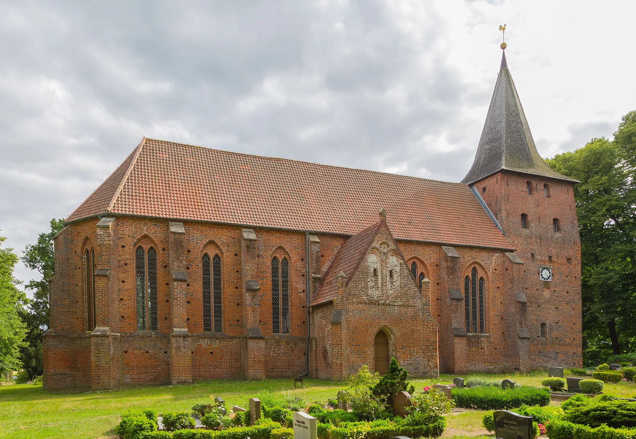 Photo showing: The Lutheran Village Church of Gressow, district of Gägelow, Landkreis Nordwestmecklenburg, Mecklenburg-Western Pomerania, Germany. The church is a listed cultural heritage monument.