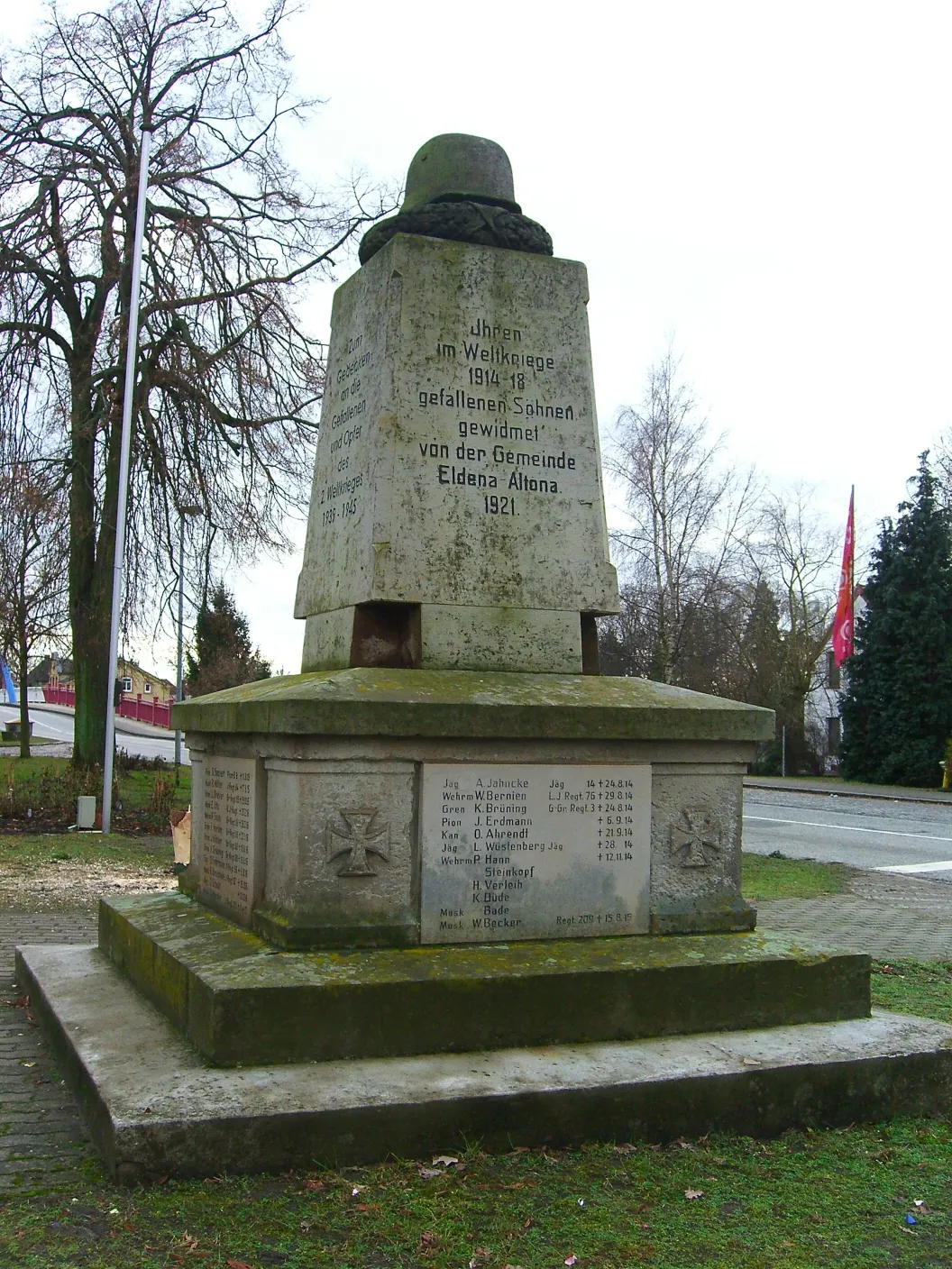 Photo showing: War memorial 1914-18 and 1939-45 in Eldena