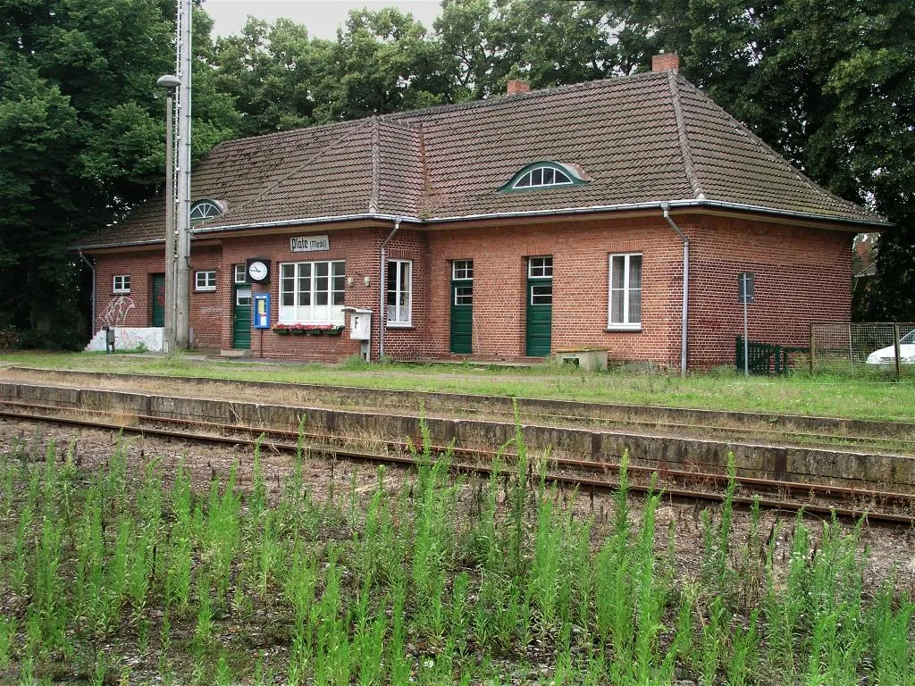 Photo showing: Plate, Mecklenburg, Germany: railway-station, photo 2004