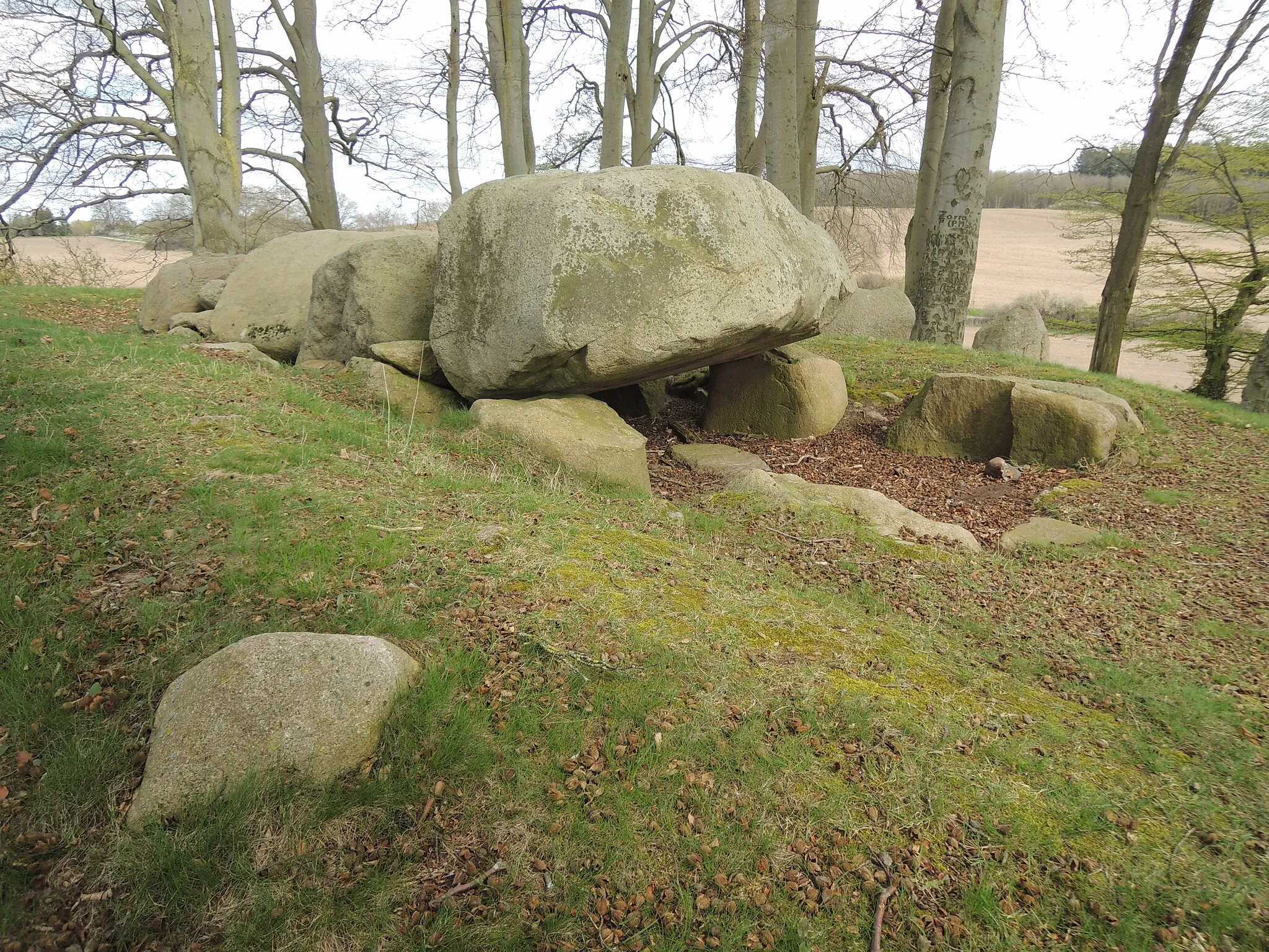 Photo showing: The megalithic passage grave of Katelbogen