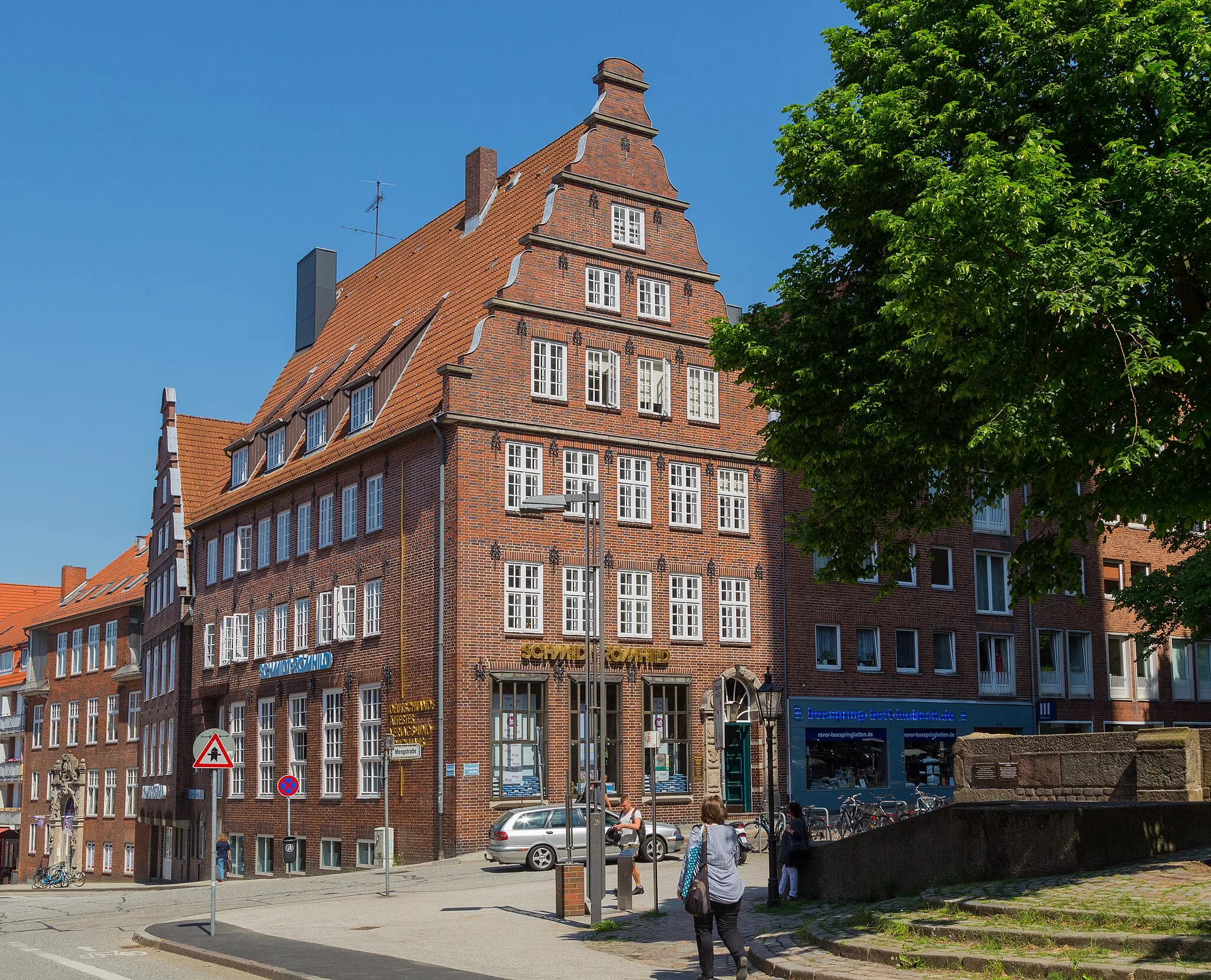 Photo showing: The Schmidt-Römhild publishing building, 16 Meng Street (Mengstraße 16) in the Hanseatic City of Lübeck (Lübeck-Altstadt), Lübeck, Schleswig-Holstein, Germany.