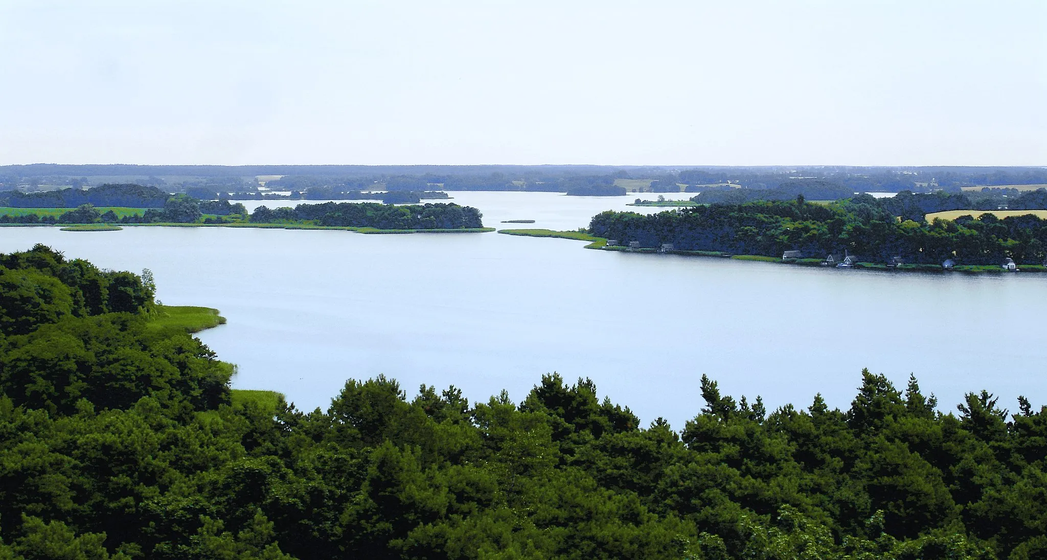 Photo showing: Krakower See, Sight from the observation tower on the hill Jörnberg