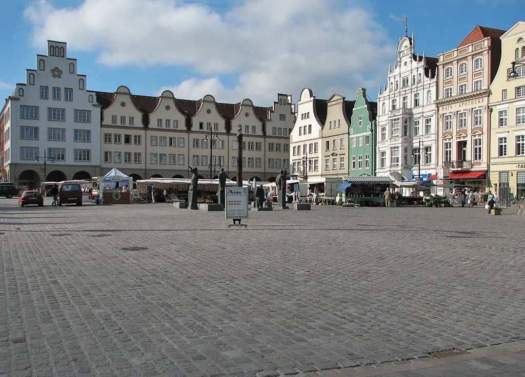 Photo showing: Beschreibung: Neuer Markt in Rostock / Germany
Fotograf: Darkone, 17. August 2005