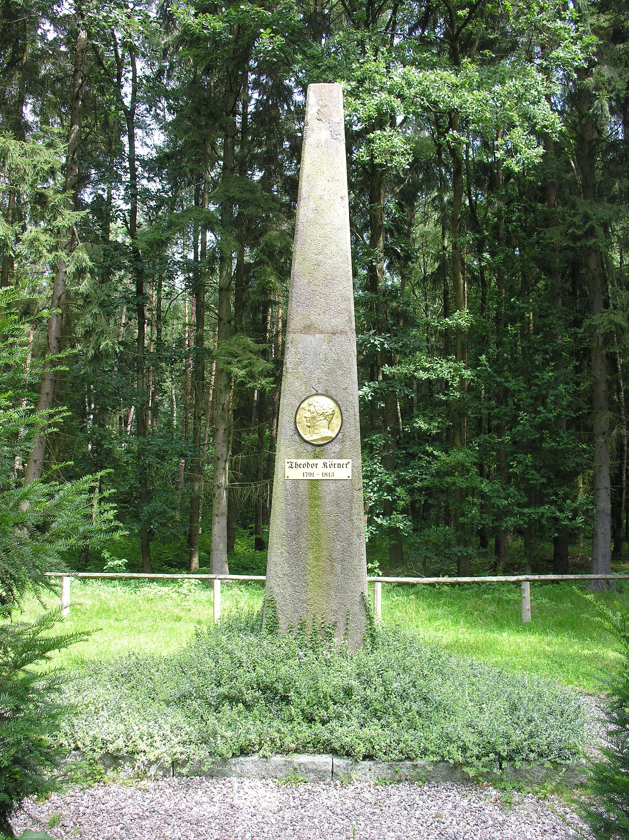 Photo showing: Rosenow. Denkmal am Sterbeort von Theodor Körner. Relief von Bildhauer Wilhelm Wandschneider.