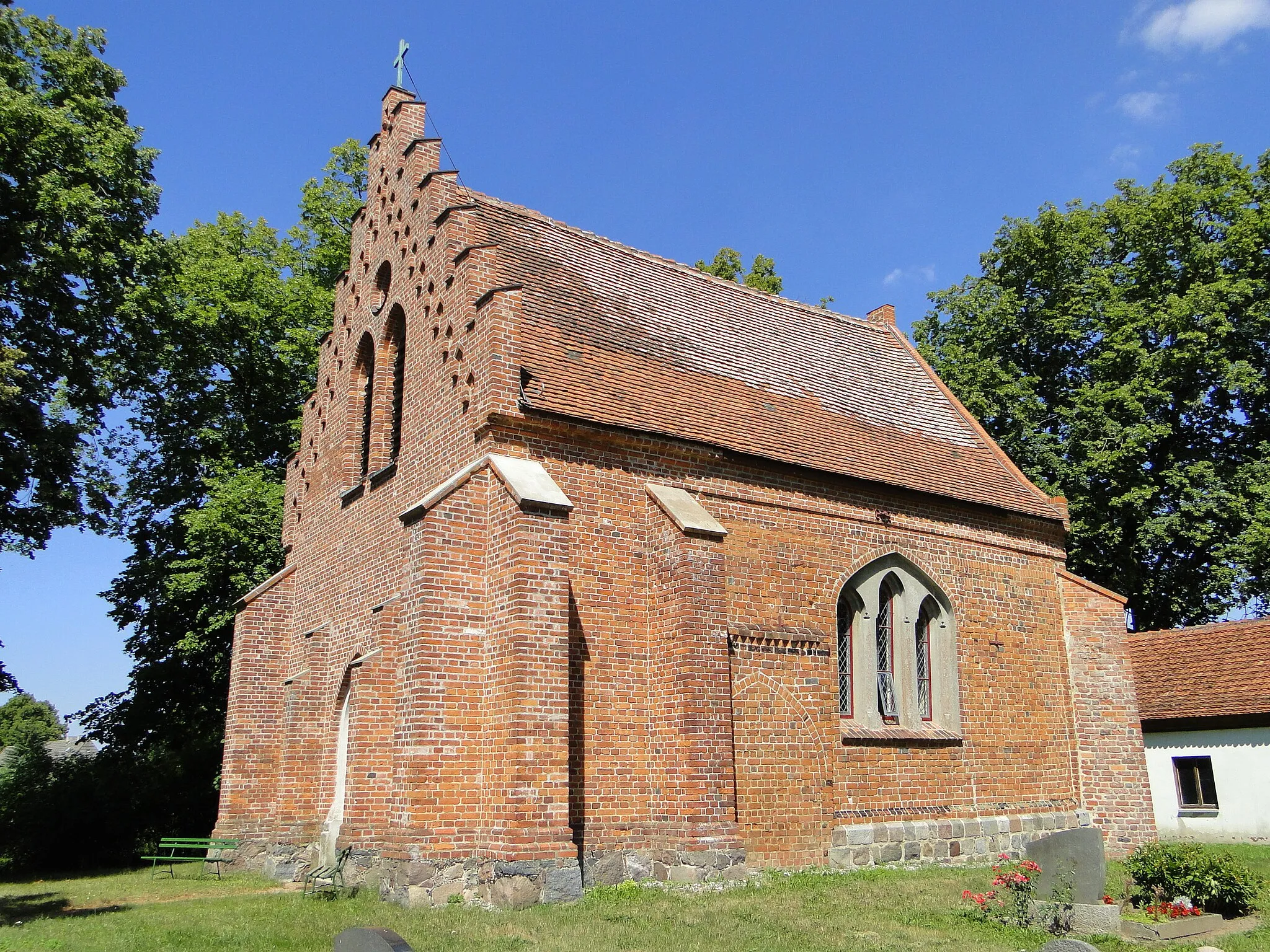 Photo showing: church in Zwiedorf, district Demmin, Mecklenburg-Vorpommern, Germany