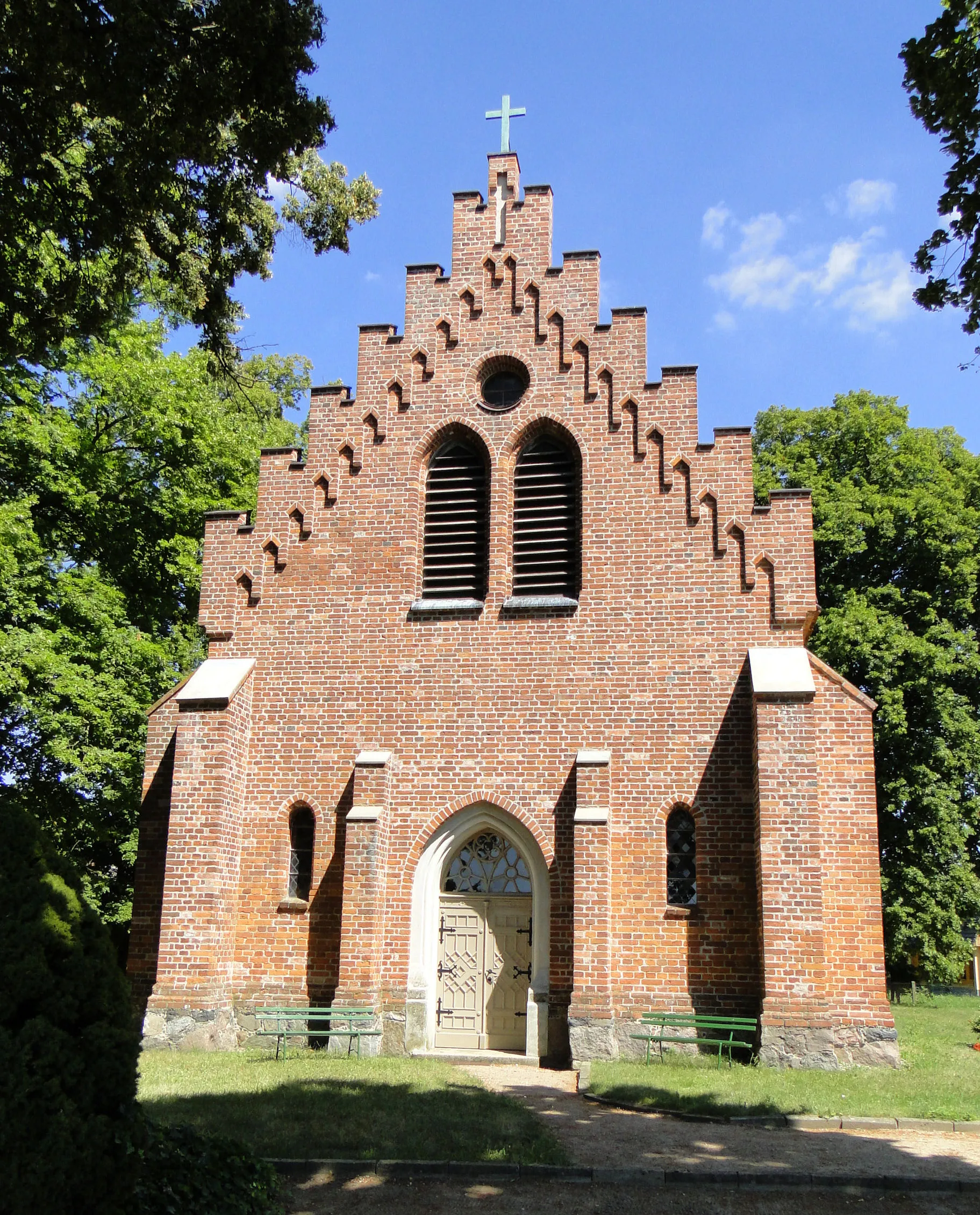Photo showing: church in Zwiedorf, district Demmin, Mecklenburg-Vorpommern, Germany