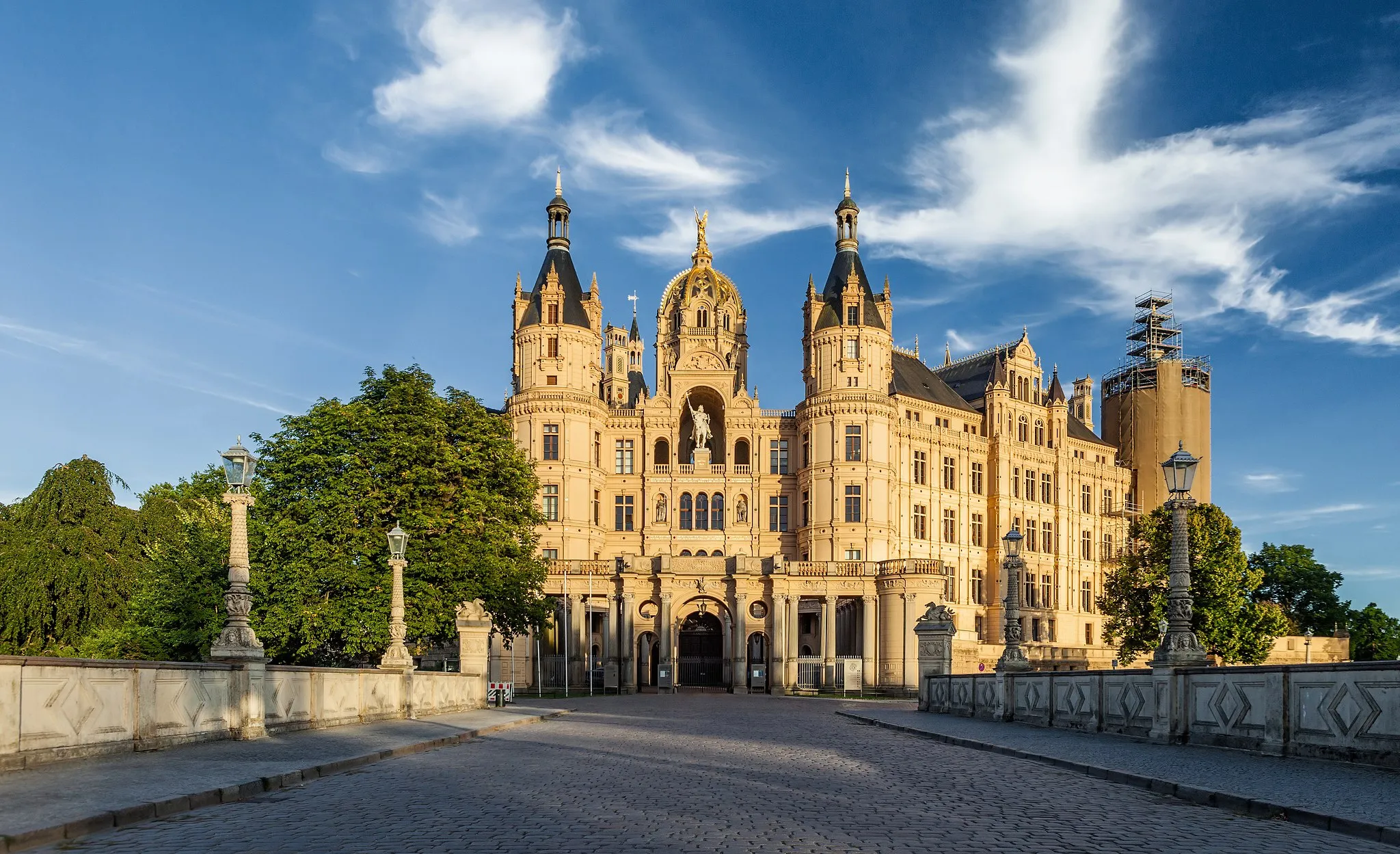 Photo showing: The Schwerin Palace, Mecklenburg-Vorpommern, Germany.