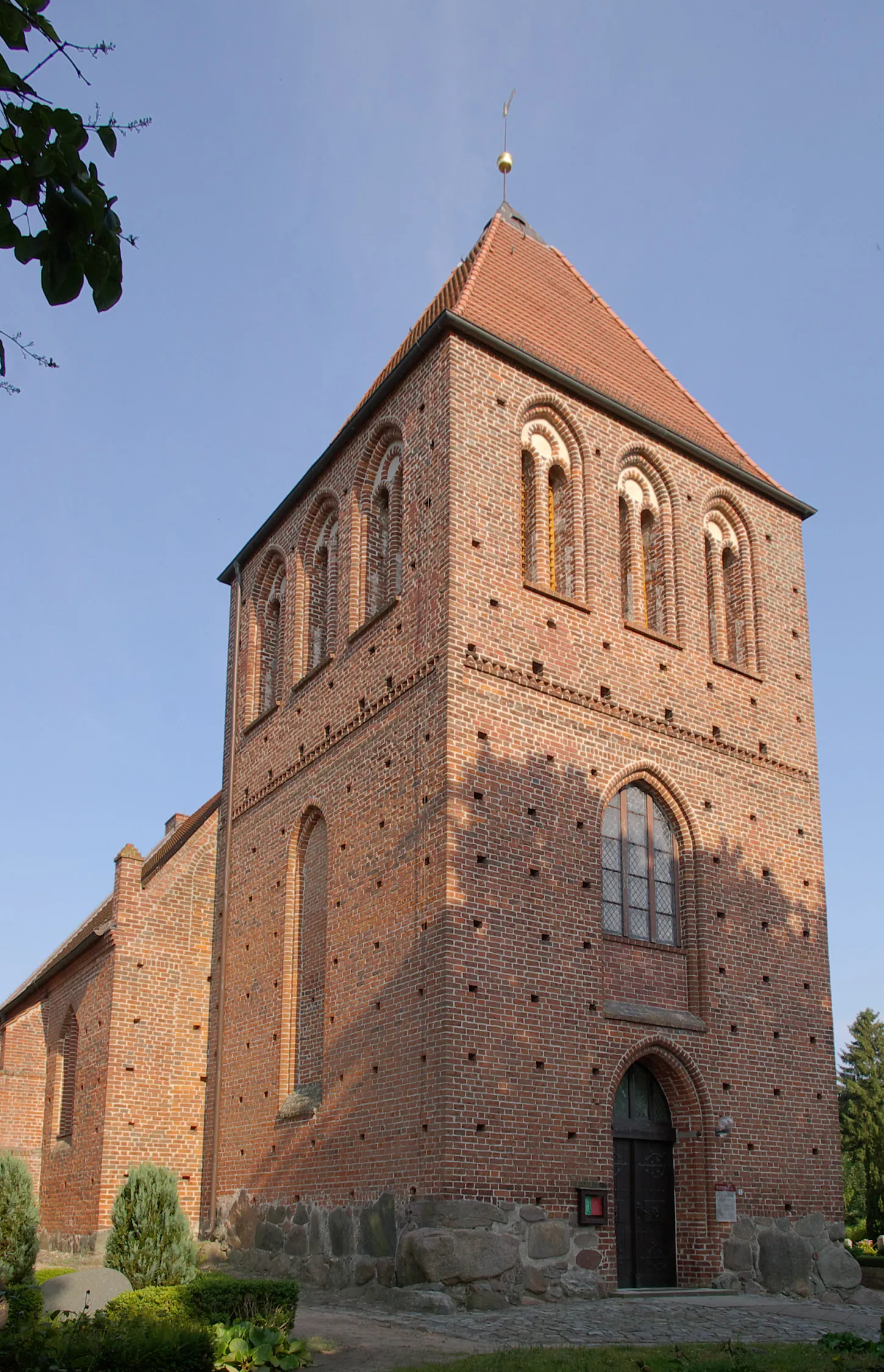 Photo showing: St. Petri-Kirche in Garz/Rügen, Turm