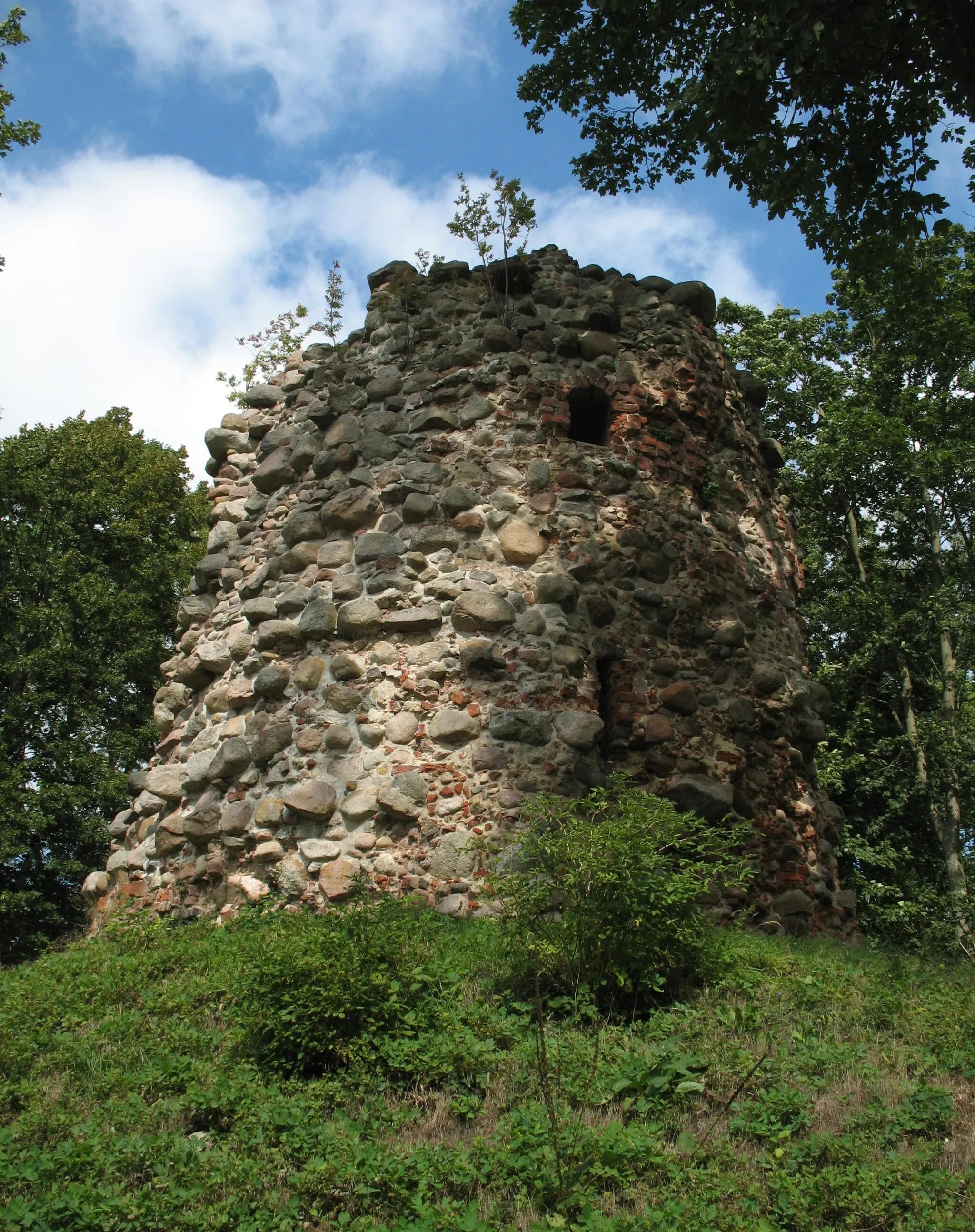Photo showing: Bergfried in Wasdow in Mecklenburg-Western Pomerania, Germany