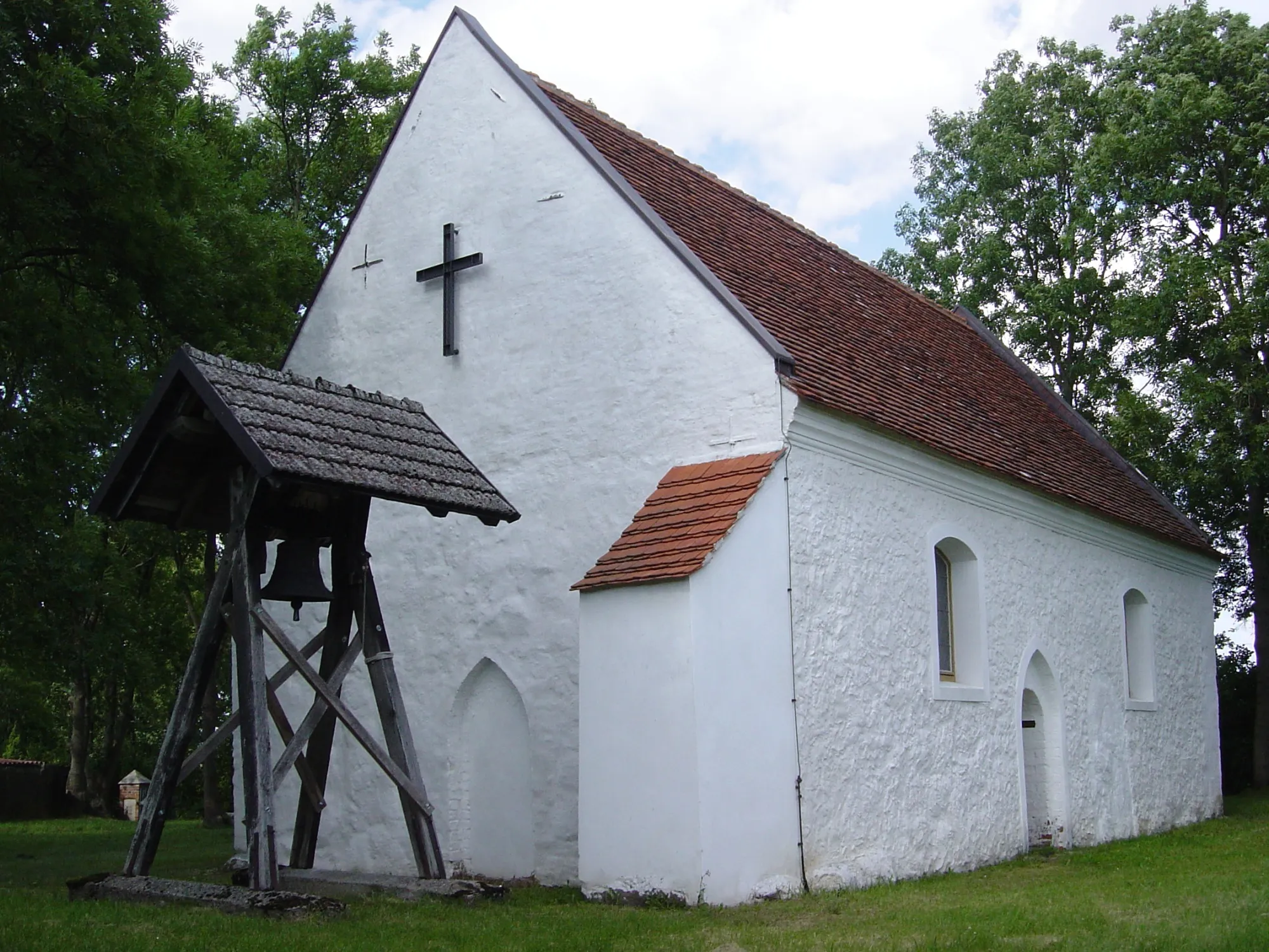 Photo showing: Kirche mit Glockenstuhl in Gnevkow