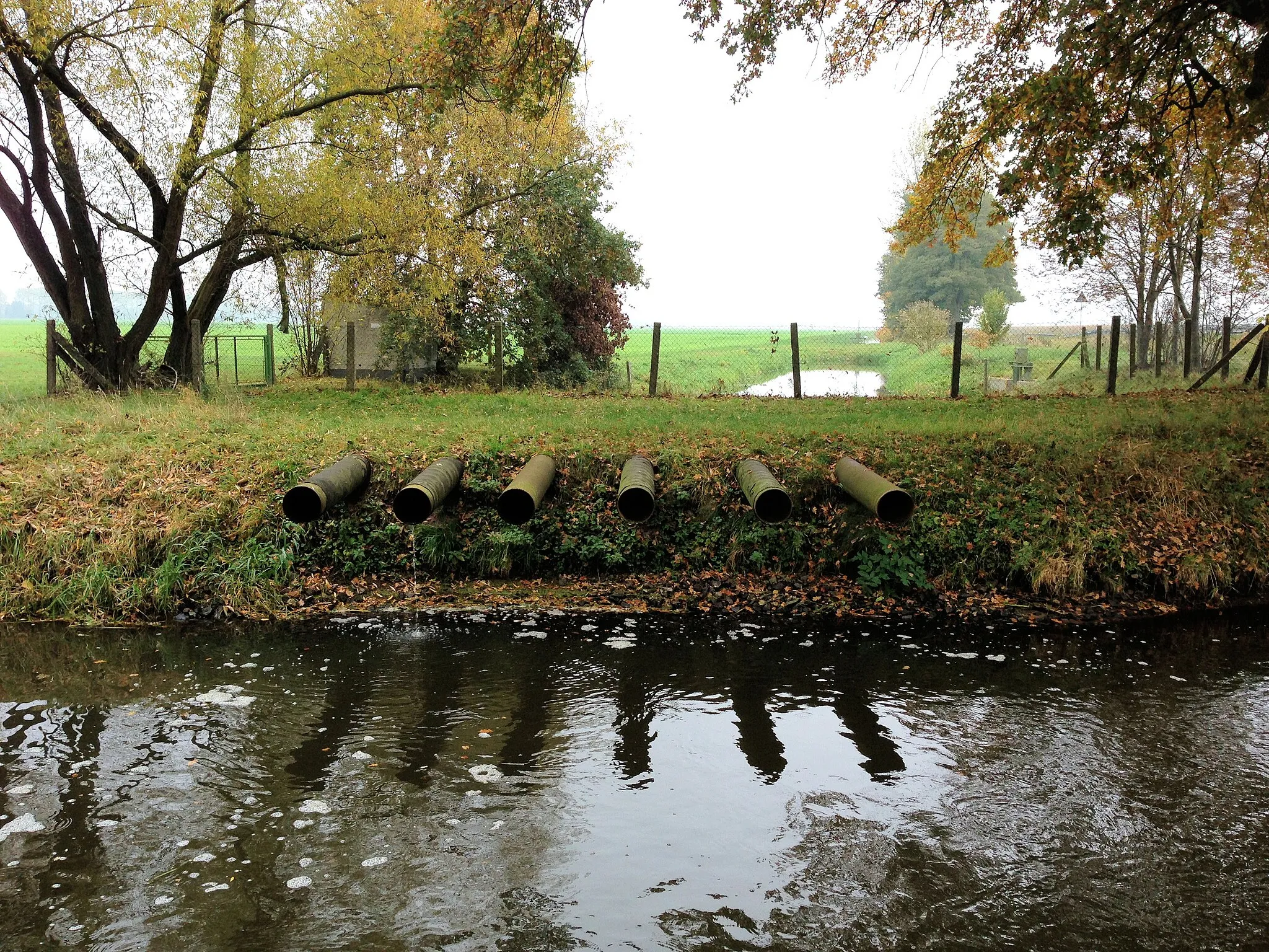 Photo showing: Neuer Kanal in the landscape Lewitz near Goldenstädt, district Ludwigslust-Parchim, Mecklenburg-Vorpommern, Germany