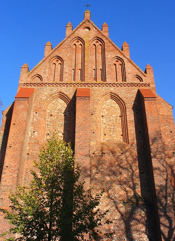 Photo showing: Beschreibung: Kirche in Franzburg / Pfarr/Schlosskirche
Fotograf: Darkone, 21. Oktober 2004