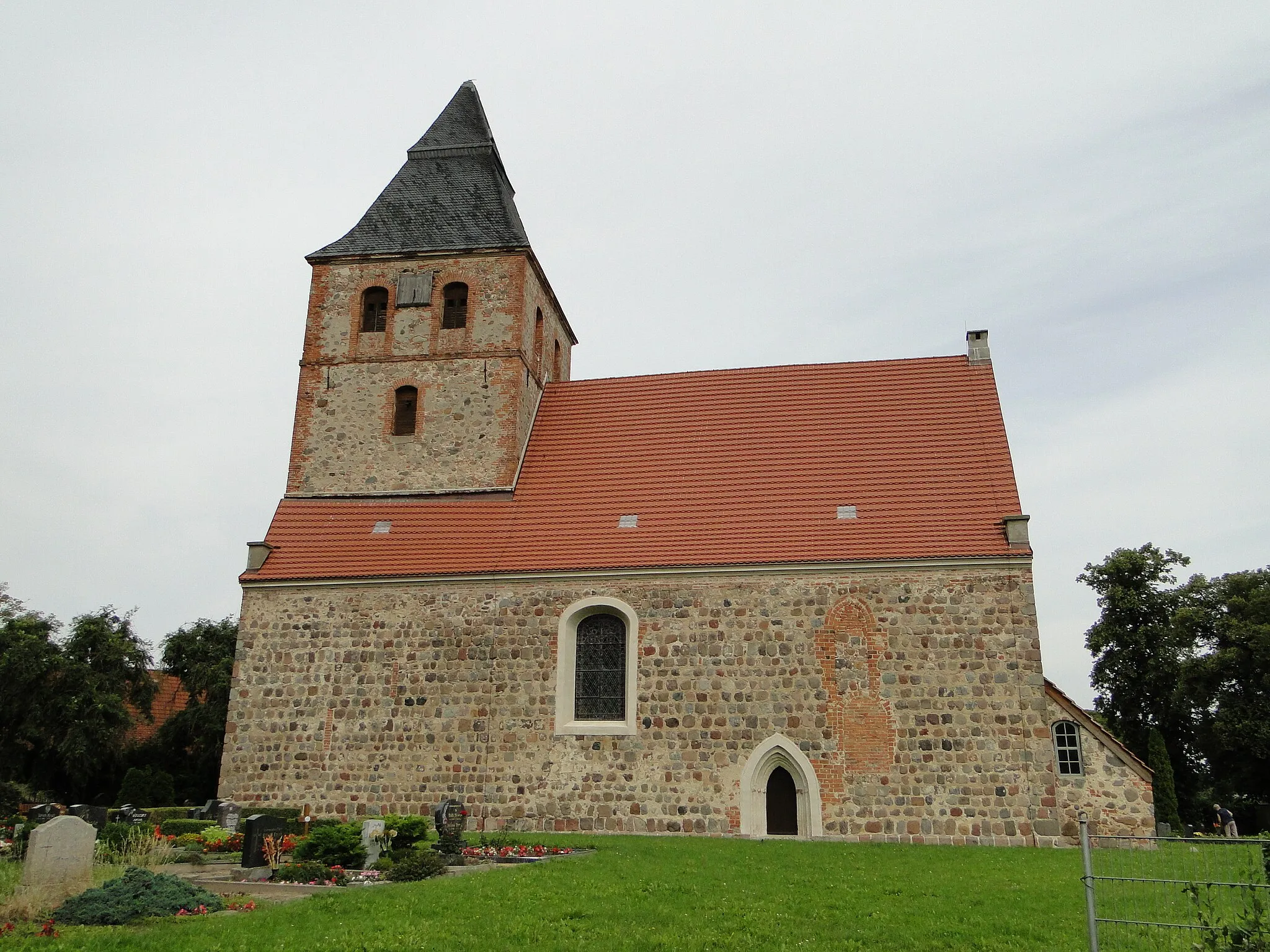 Photo showing: Church in Roggenhagen, district Mecklenburg-Strelitz, Mecklenburg-Vorpommern, Germany