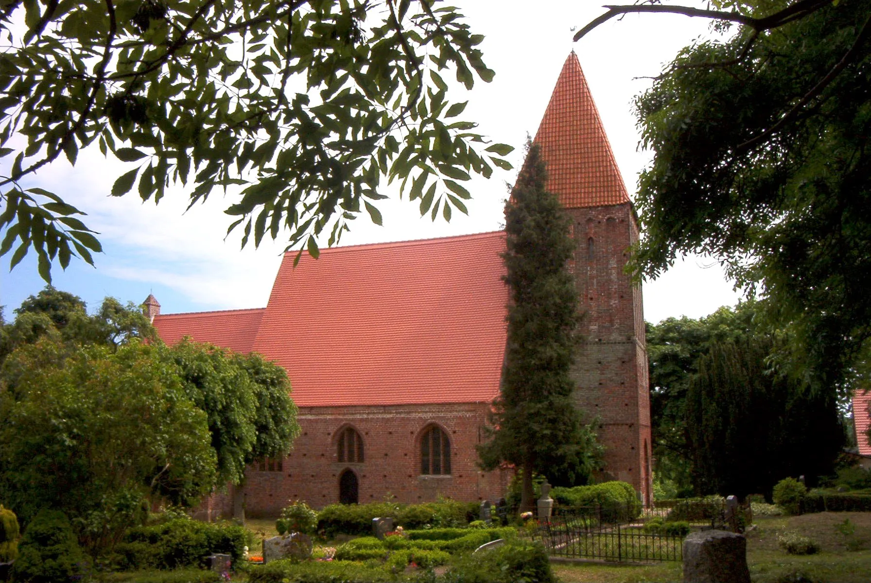 Photo showing: Sankt-Andreas-Kirche in Lancken-Granitz, Rügen, Deutschland