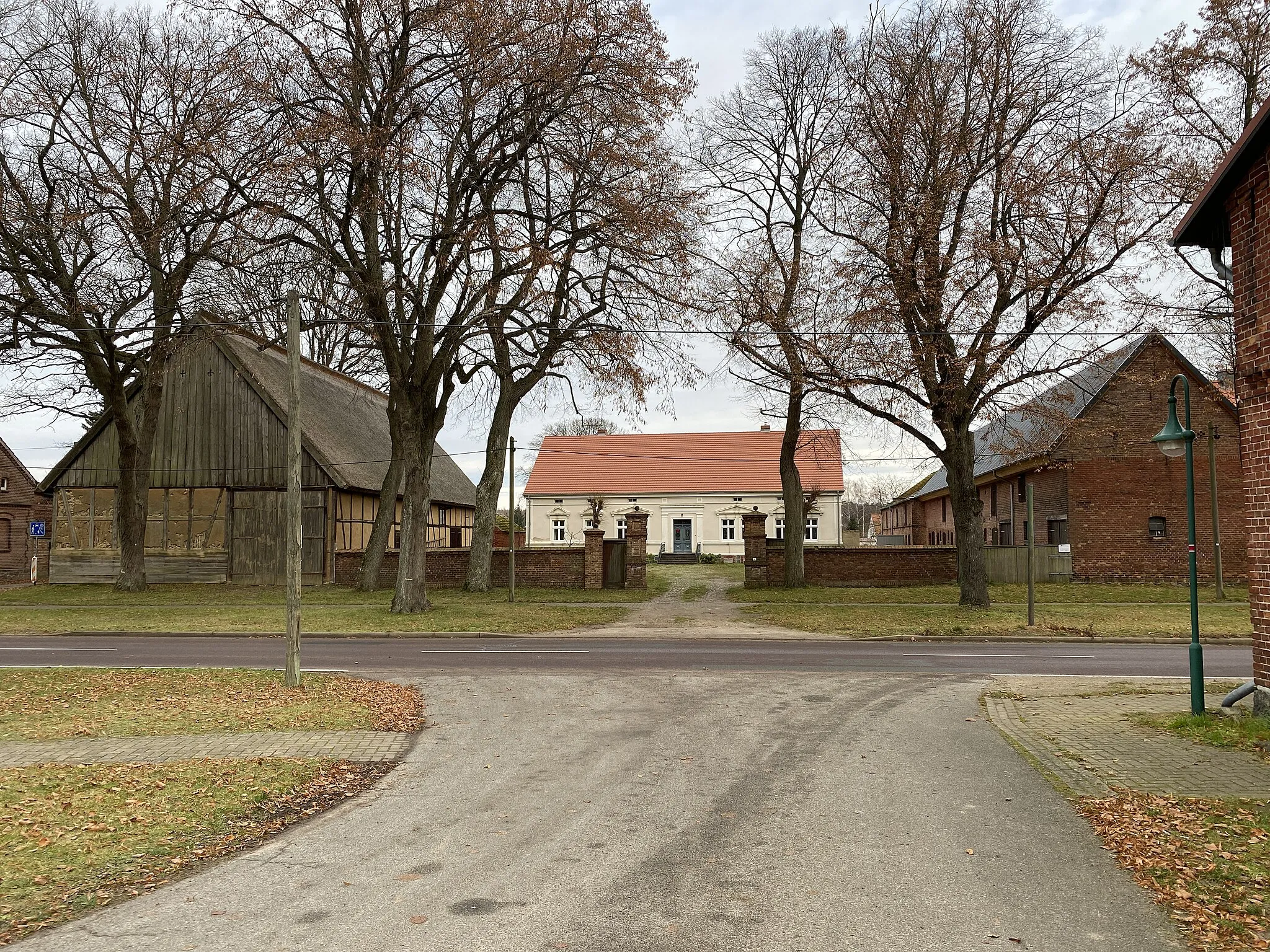 Photo showing: Gutshof / Bauernhof im Ort Buchholz am Müritzsee in MV