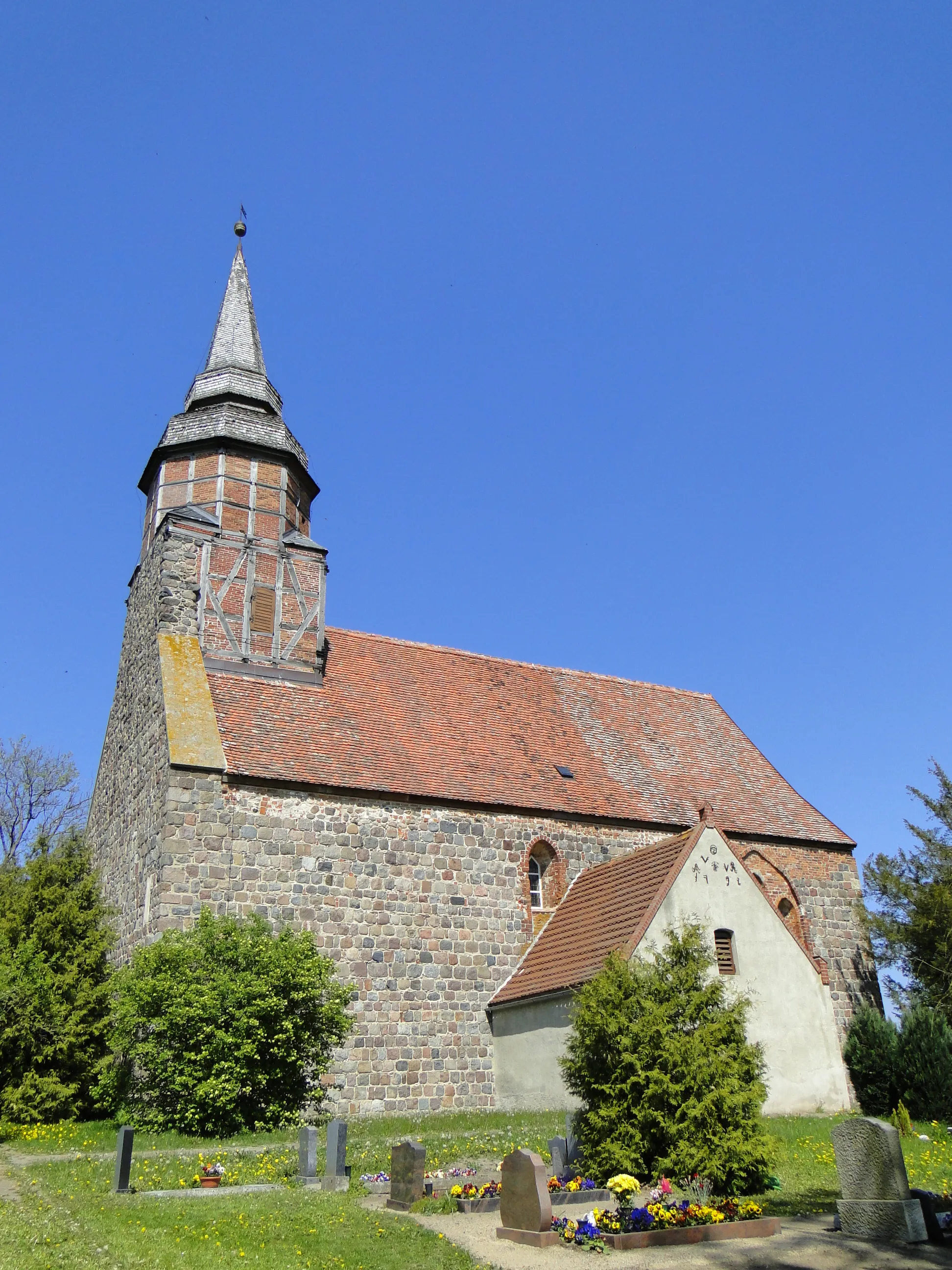 Photo showing: Church in Helpt, district Mecklenburg-Strelitz, Mecklenburg-Vorpommern, Germany