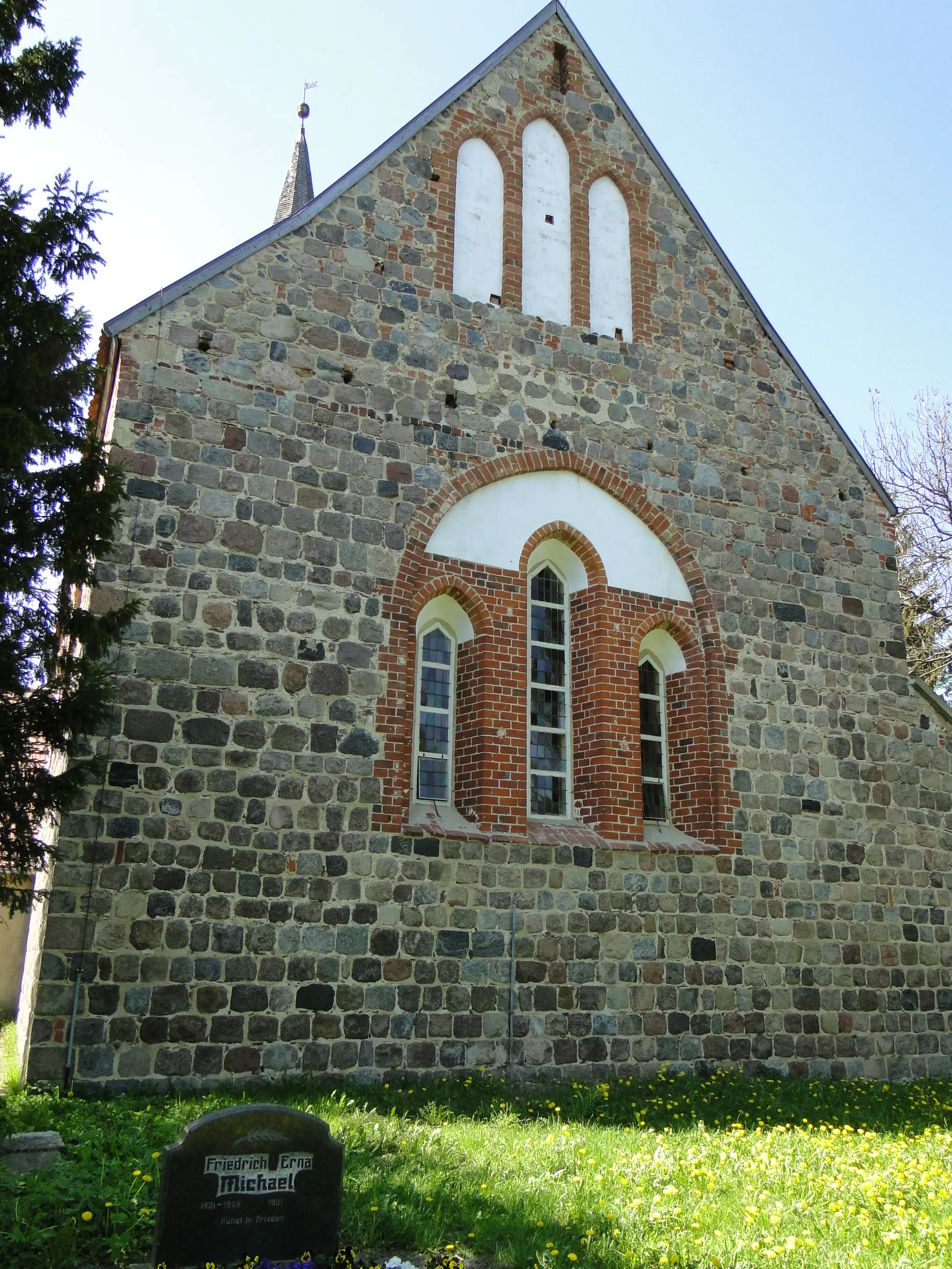 Photo showing: Church in Helpt, district Mecklenburg-Strelitz, Mecklenburg-Vorpommern, Germany