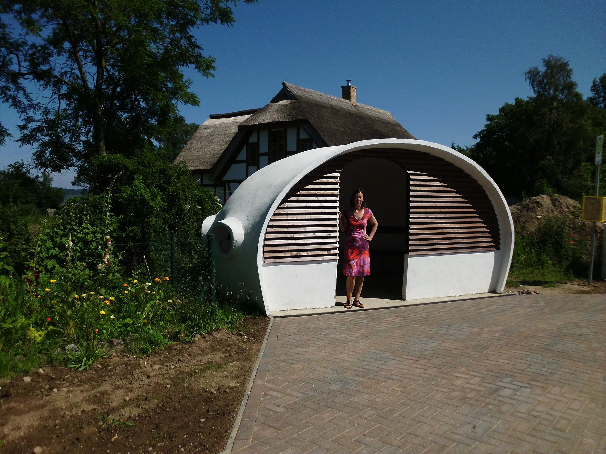 Photo showing: Bus Stop in Buschvitz on Rügen Island, Germany, designed by Ulrich Müther