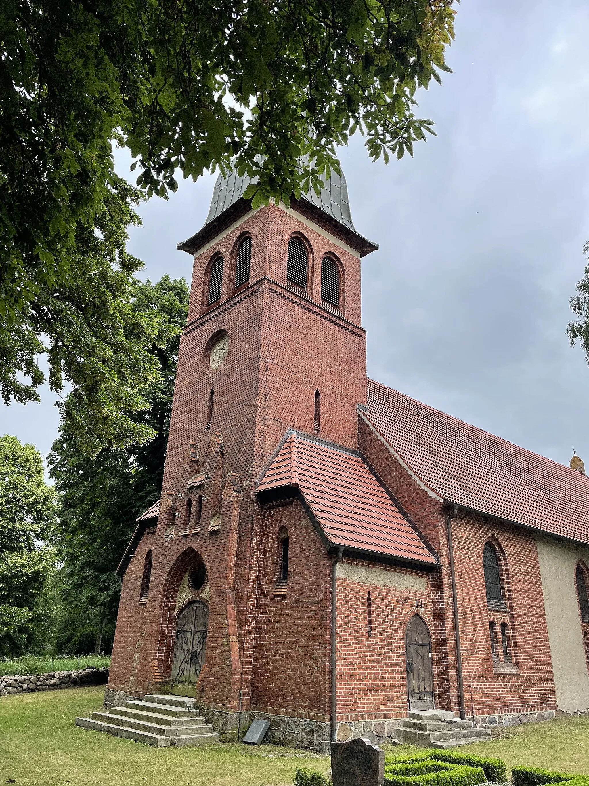 Photo showing: Die Kirche Medow ist ein denkmalgeschütztes Kirchengebäude in Medow im Landkreis Vorpommern-Greifswald