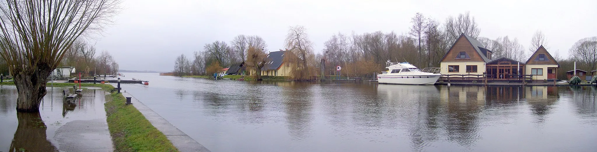 Photo showing: Aalbude, Abfluss der Peene aus dem Kummerower See