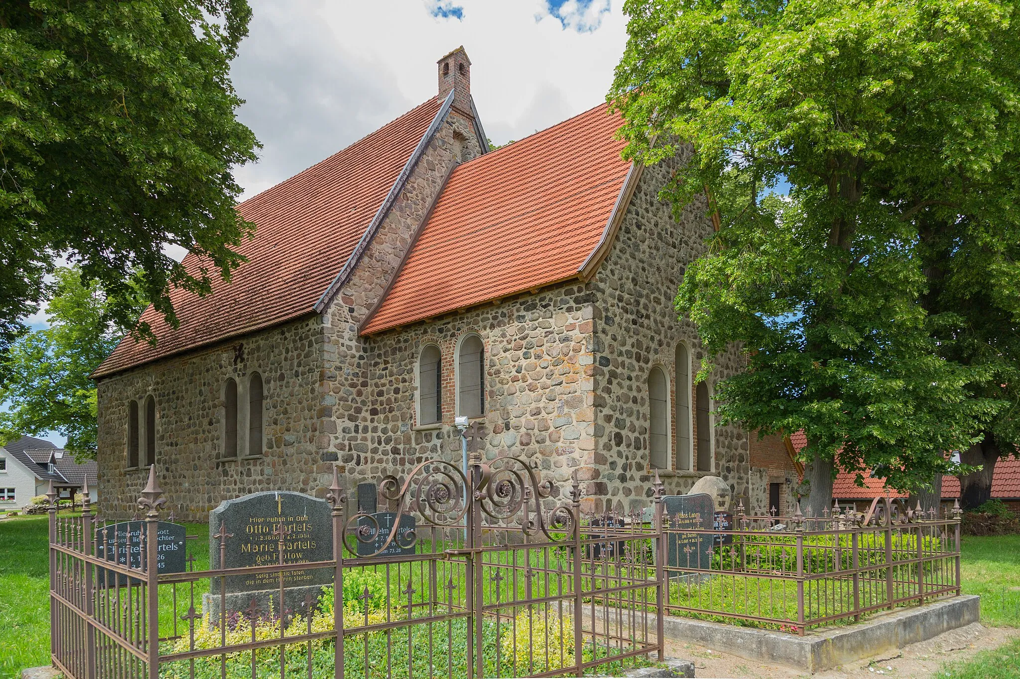 Photo showing: The Protestant village church of Groß Wokern, Landkreis Rostock, Mecklenburg-Western Pomerania, Germany. The church is a listed cultural heritage monument.