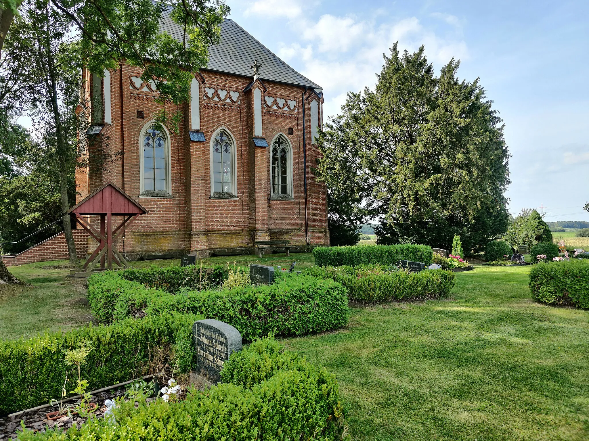 Photo showing: Evangelische Kirche Hülseburg (vormals Grabkapelle derer von Campen), Amt Hagenow-Land, Landkreis  Ludwigslust-Parchim, Mecklenburg-Vorpommern, Deutschland