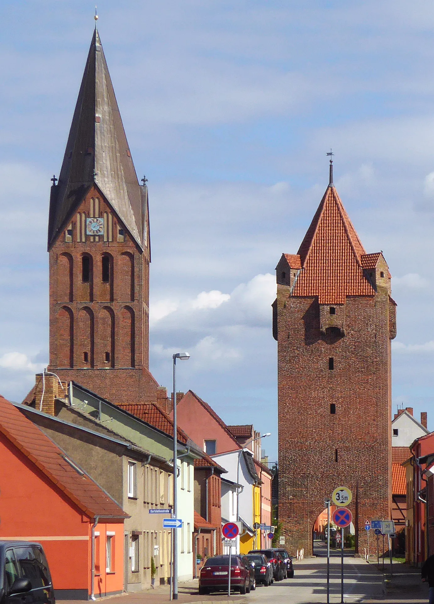 Photo showing: Barth mit Dammtor und Turm der St-Marien-Kirche beide 15. Jh - Foto Wolfgang Pehlemann P1260042.jpg