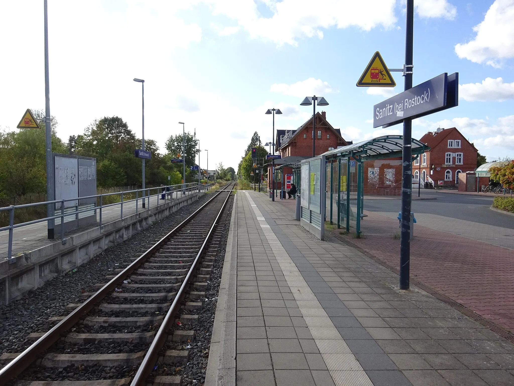 Photo showing: Sanitz (b Rostock) railway station