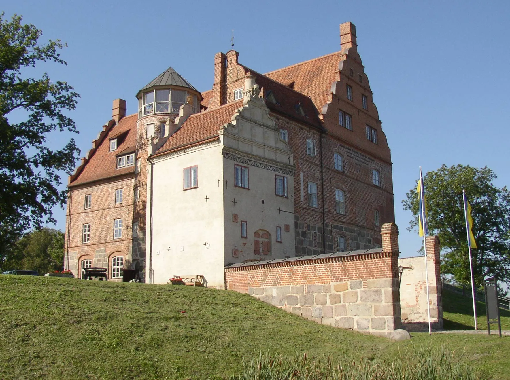 Photo showing: Castle in Schwinkendorf-Ulrichshusen in Mecklenburg-Western Pomerania, Germany