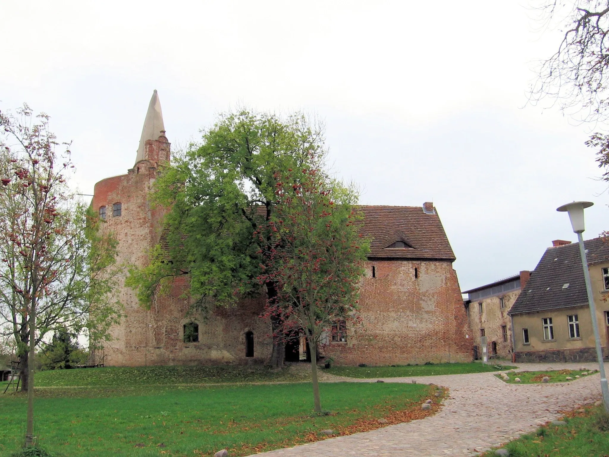 Photo showing: Burg Klempenow von Norden