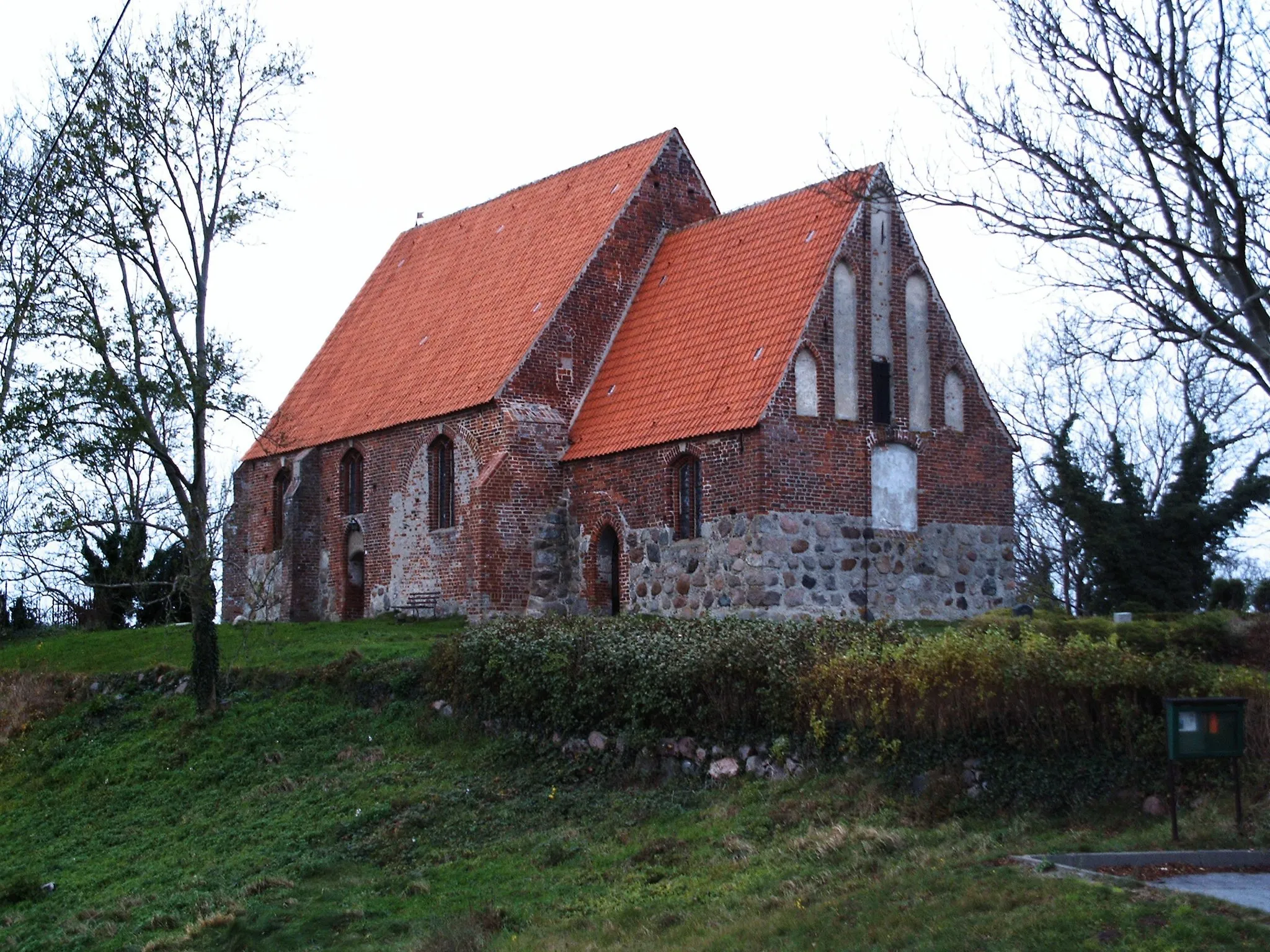 Photo showing: Kirche von Neuenkirchen auf Rügen. Privatfoto von November 2007