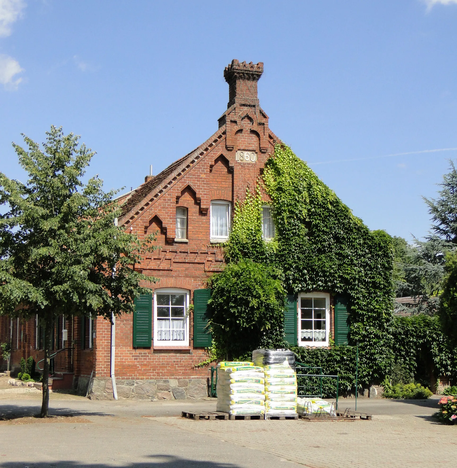 Photo showing: Building (with former flat of the gardener) in Dobbertin, district Parchim, Mecklenburg-Vorpommern, Germany