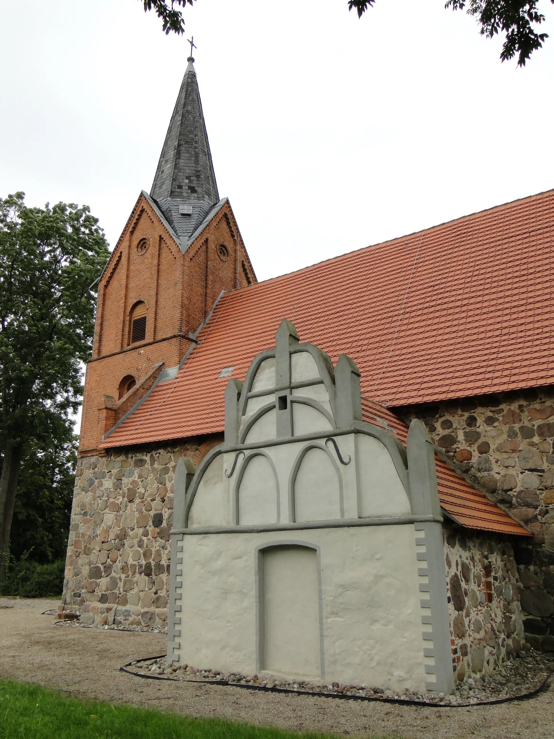 Photo showing: Church in Rühlow, district Mecklenburg-Strelitz, Mecklenburg-Vorpommern, Germany